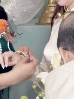 Xuân Nghi và chồng Việt kiều tổ chức lễ cưới sáng nay: Cô dâu cười tươi rói nhận sính lễ vàng!- Ảnh 4.