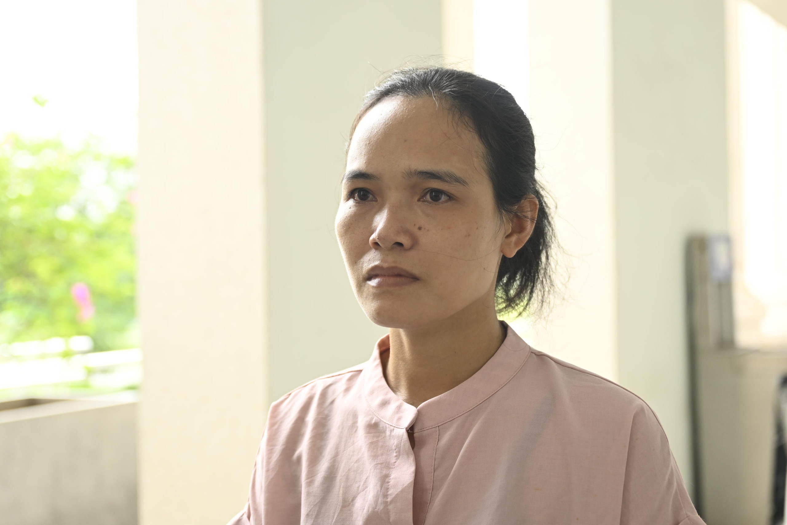 Xét xử tài xế xe bồn bị cáo buộc cố tình cán nữ sinh 15 tuổi tử vong ở Hà Nội: Bố nạn nhân bật khóc nức nở - Ảnh 5.