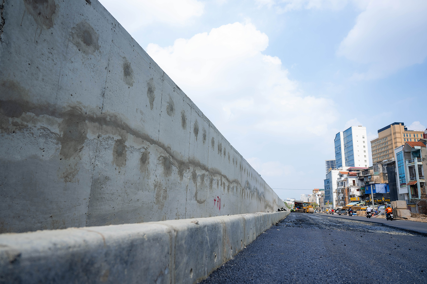 Hà Nội: Diện mạo bất ngờ trên tuyến vành đai 1 Hoàng Cầu - Voi Phục những ngày đầu tháng 6- Ảnh 14.