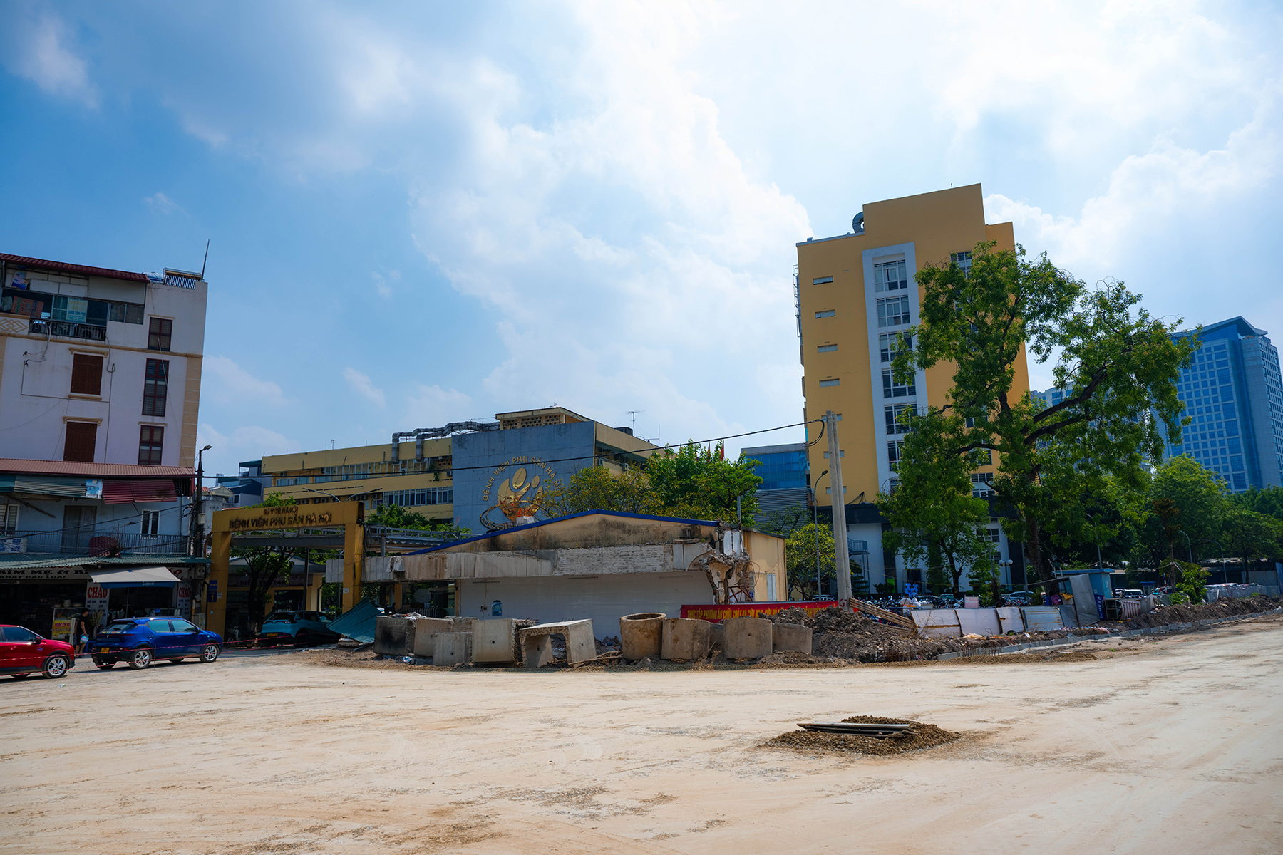 Hà Nội: Diện mạo bất ngờ trên tuyến vành đai 1 Hoàng Cầu - Voi Phục những ngày đầu tháng 6- Ảnh 3.