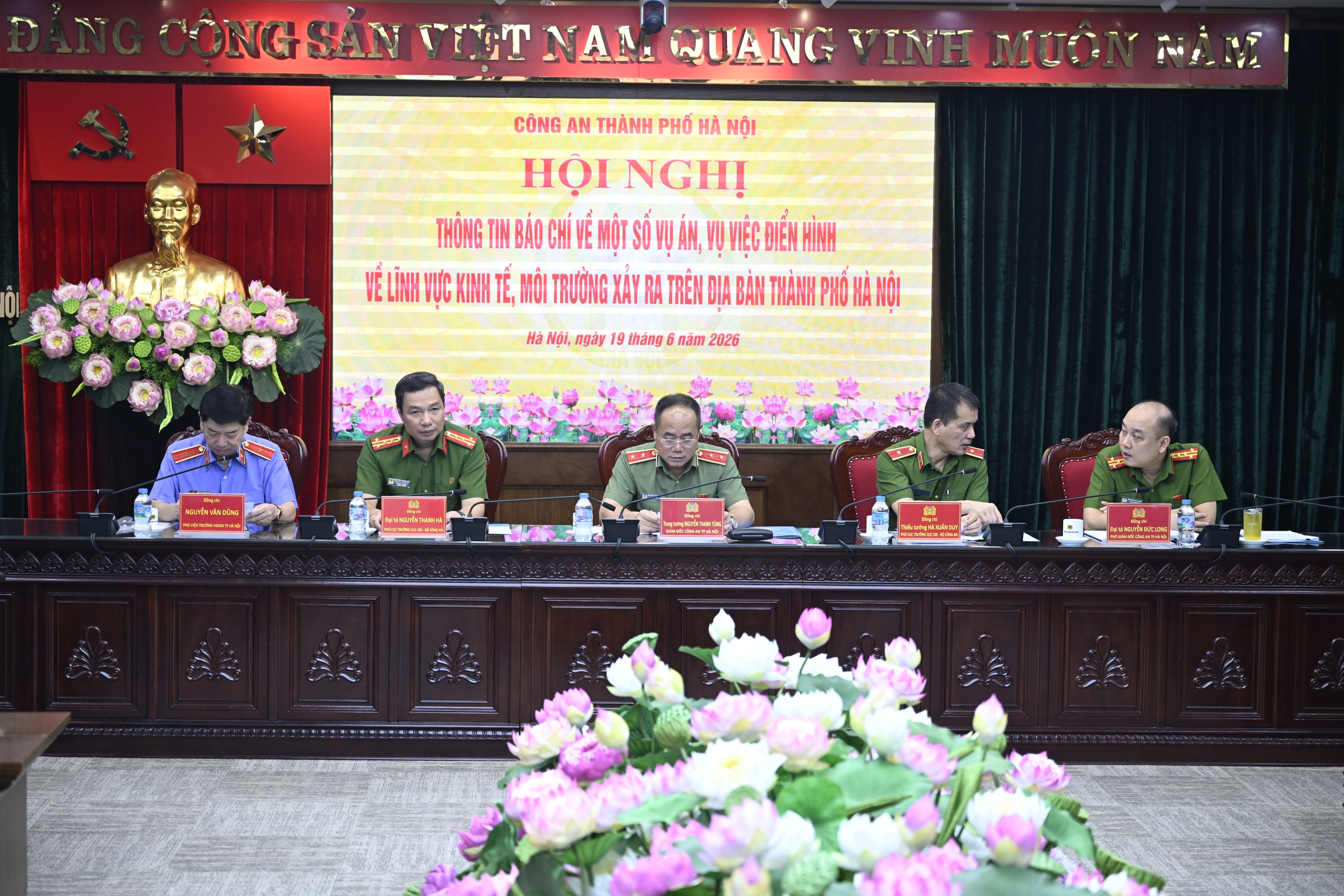 Sáng nay, Công an Hà Nội thông tin vụ lừa đảo bán hợp đồng kỳ nghỉ - Ảnh 1.