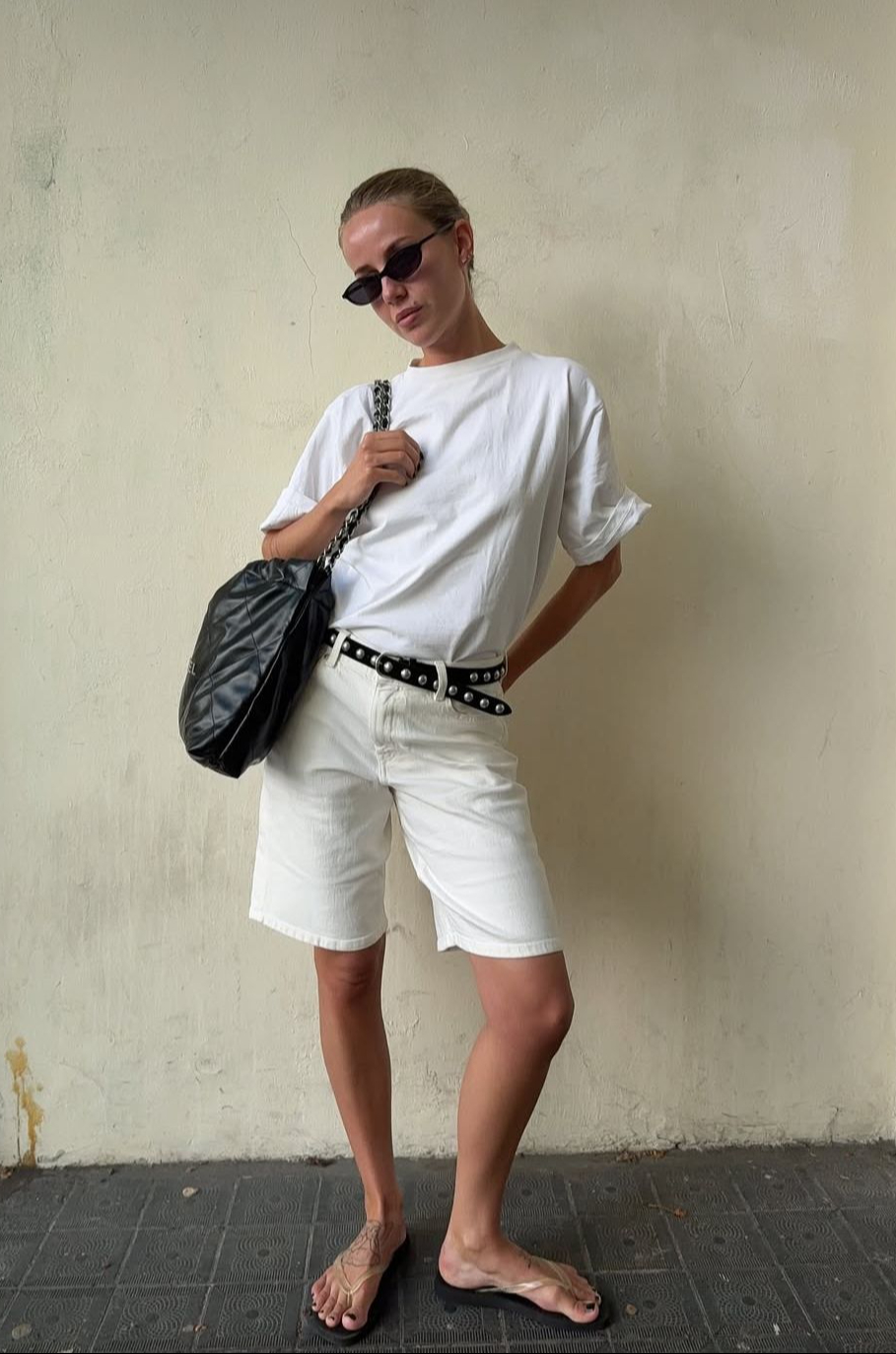 Quần shorts đang được hội “cool girl” nâng tầm: Mix đúng kiểu vừa mát vừa sang, mặc cả hè không chán- Ảnh 5.