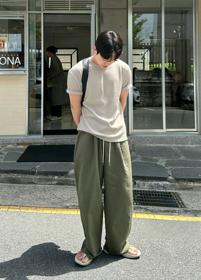 Dép xỏ ngón lên ngôi: Tư duy phối đồ quyết định bạn là lãng tử thời thượng hay kẻ xuề xoà- Ảnh 3.