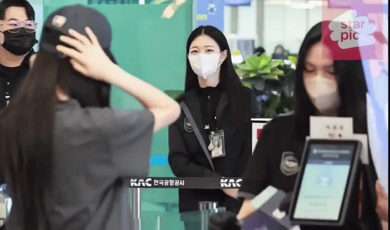 21,3 triệu người xem "Công chúa Kpop" ngúng nguẩy, công khai thái độ với nhân viên sân bay- Ảnh 4.