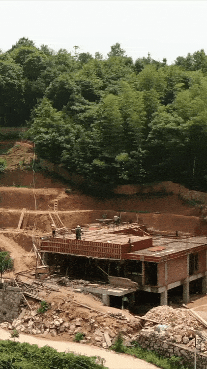 Chàng trai 30 tuổi về quê xây nhà rộng 760m2, 3 tầng: Hàng xóm chê "điên rồi" cho đến khi thấy thành quả ngày nào cũng ghé chơi- Ảnh 2.
