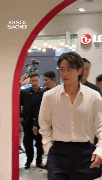 Minho (SHINee) "oanh tạc" sự kiện tại Việt Nam: Visual hack cam thường, zoom cận tới đâu cũng thấy như phim điện ảnh- Ảnh 1. Minho (SHINee) "oanh tạc" sự kiện tại Việt Nam: Visual hack cam thường, zoom cận tới đâu cũng thấy như phim điện ảnh - Ảnh 1.