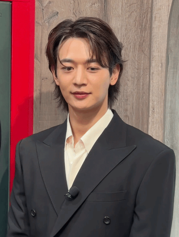 Minho (SHINee) "oanh tạc" sự kiện tại Việt Nam: Visual hack cam thường, zoom cận tới đâu cũng thấy như phim điện ảnh- Ảnh 3. Minho (SHINee) "oanh tạc" sự kiện tại Việt Nam: Visual hack cam thường, zoom cận tới đâu cũng thấy như phim điện ảnh - Ảnh 3.