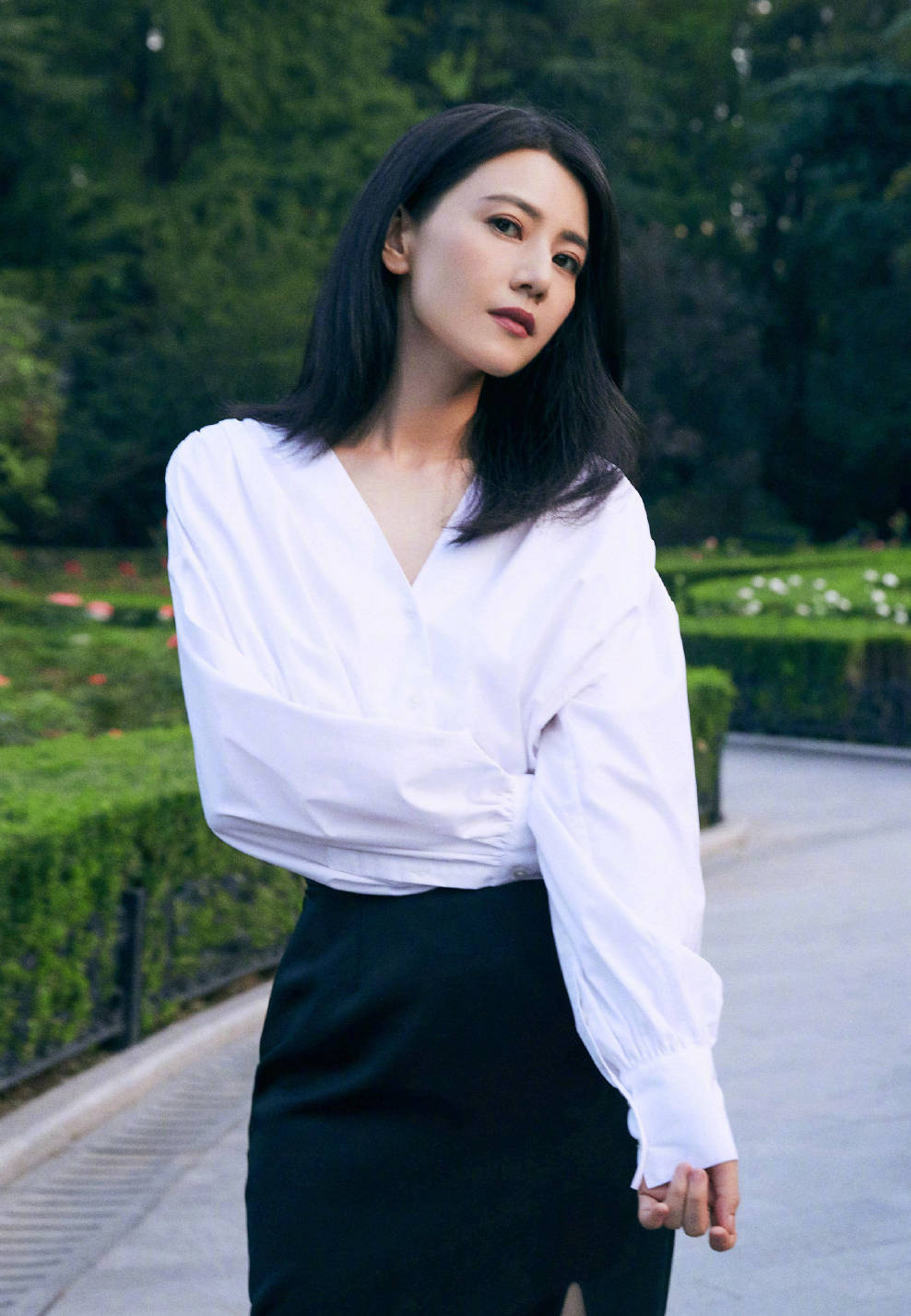 Vì sao có những phụ nữ tuổi 50 vẫn rạng rỡ như tuổi 40: Bí quyết không nằm ở mỹ phẩm, mà ở 6 thói quen này- Ảnh 3.