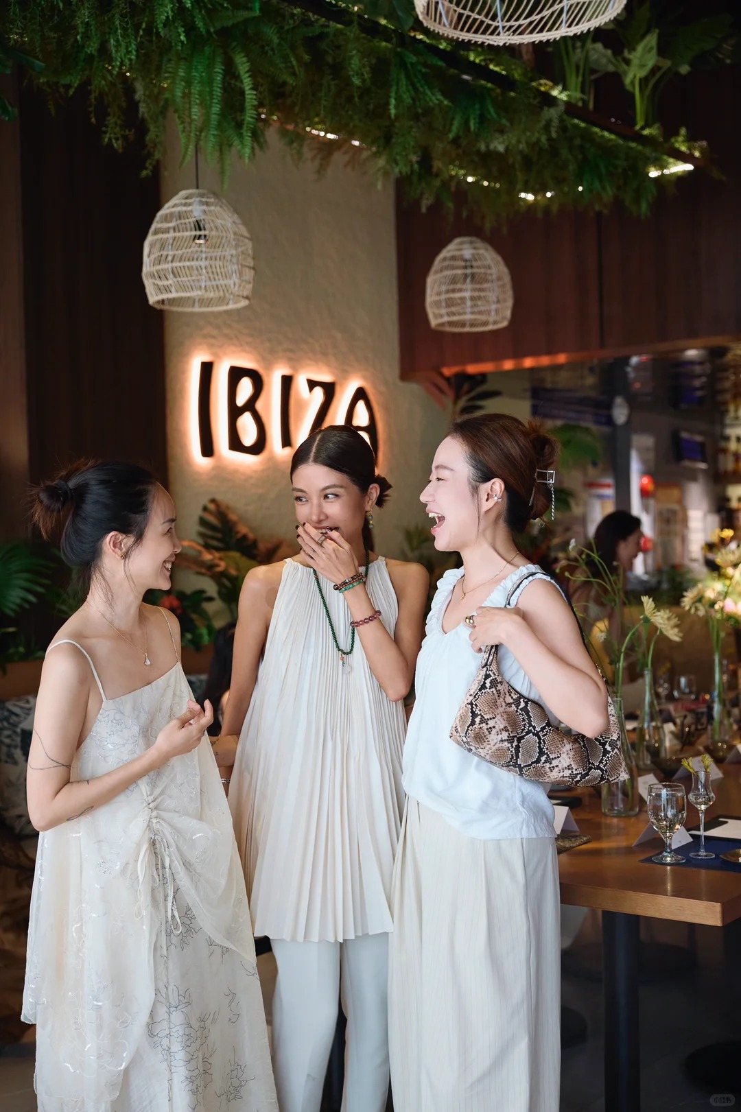 Qua rồi thời “phông bạt” khoe xe sang, đồ hiệu: Giờ 30 tuổi thấy ai có 3 thứ này là đẳng cấp thật sự!- Ảnh 1.