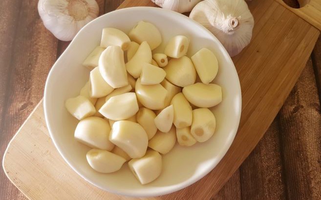 Người phụ nữ ăn tỏi sống mỗi ngày để "ngừa ung thư", sau 6 tháng nhận tin bất ngờ- Ảnh 3. Người phụ nữ ăn tỏi sống mỗi ngày để "ngừa ung thư", sau 6 tháng nhận tin bất ngờ- Ảnh 3.