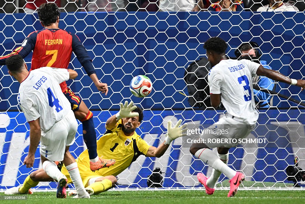Diễn biến Tây Ban Nha vs Cabo Verde tại World Cup: Torres ôm đầu tiếc nuối, thủ môn Cabo Verde chơi "như lên đồng" - Ảnh 1.