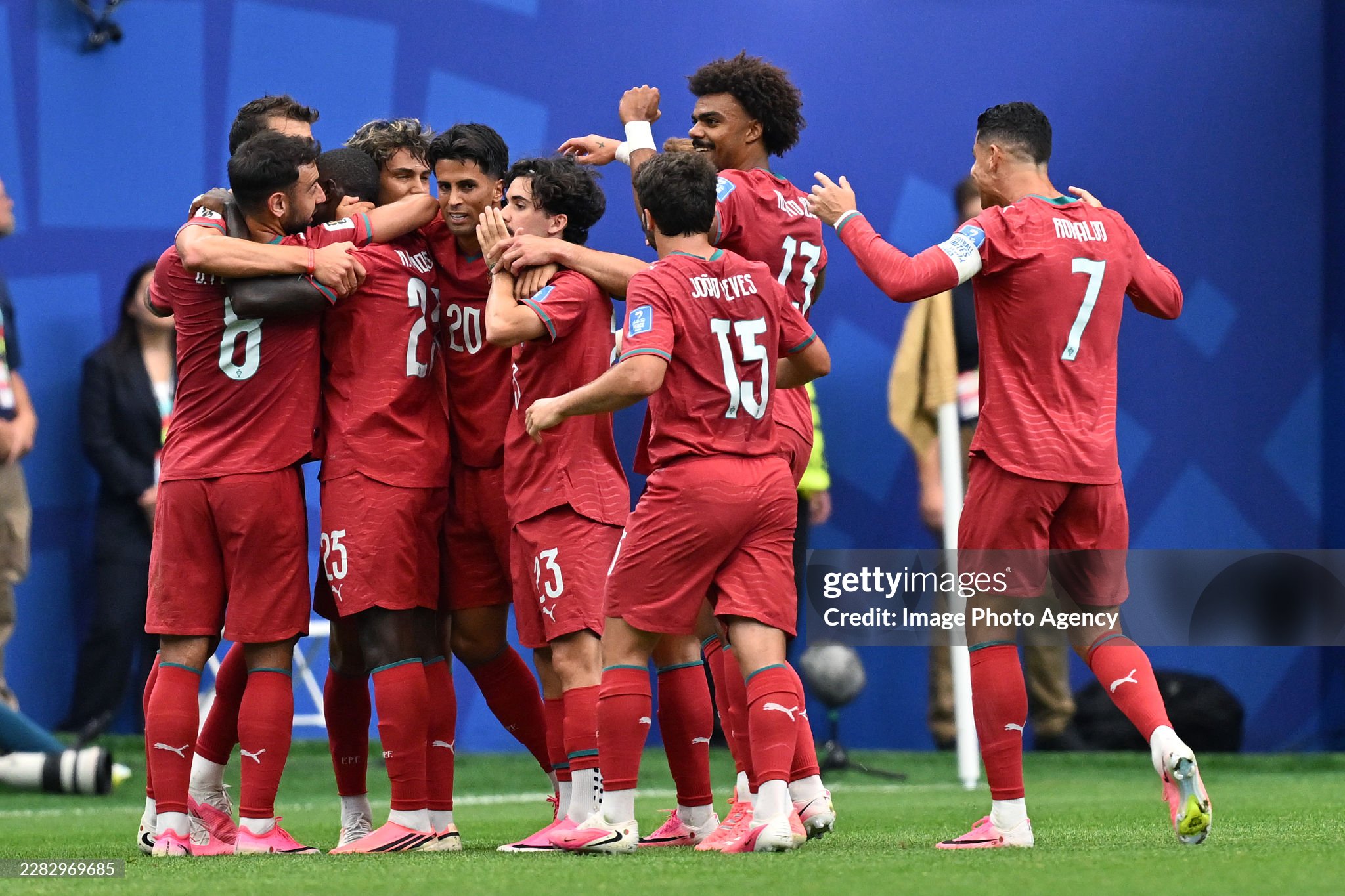 Bồ Đào Nha 2-0 Uzbekistan: Đại diện châu Á có bàn gỡ nhưng không được công nhận - Ảnh 2.