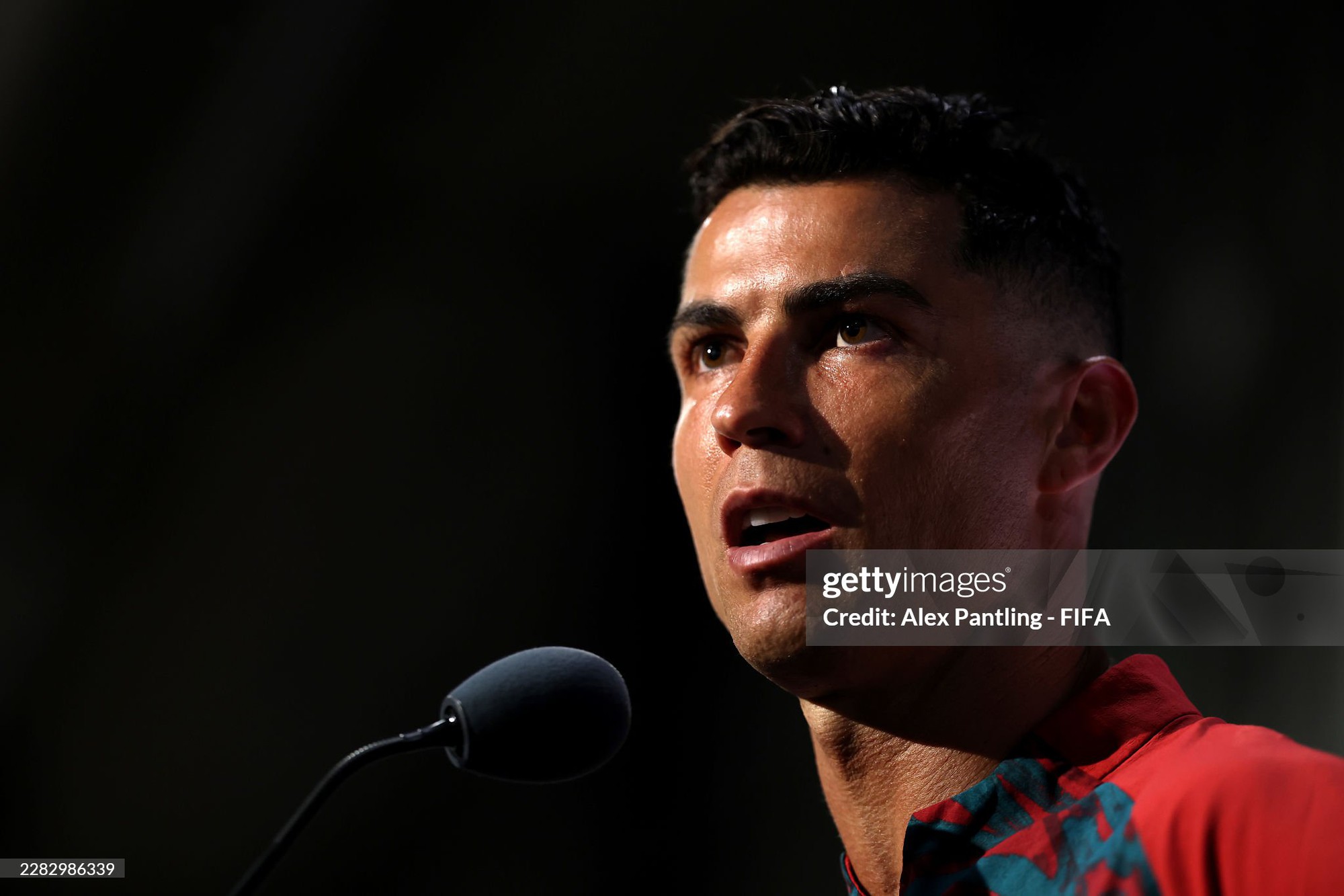Phỏng vấn nóng Ronaldo sau khi lập kỷ lục lịch sử ở World Cup: Tuần qua thật đen tối, nhiều người nghĩ tôi nên giải nghệ, giờ tôi trở lại rồi!- Ảnh 3. Phỏng vấn nóng Ronaldo sau khi lập kỷ lục lịch sử ở World Cup: Tuần qua thật đen tối, nhiều người nghĩ tôi nên giải nghệ, giờ tôi trở lại rồi!- Ảnh 3.