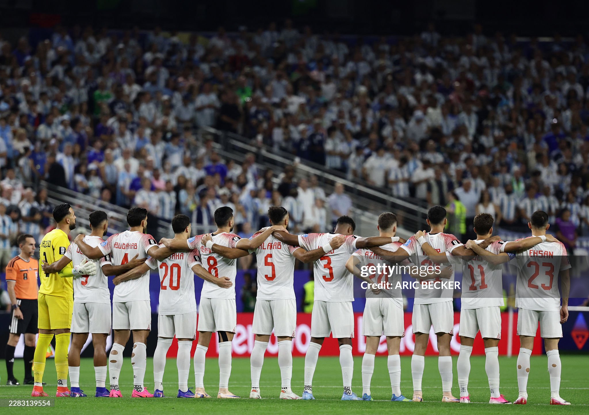 Argentina 3-1 Jordan (Hiệp 2): Messi sút phạt đẳng cấp, kéo dài kỉ lục ghi bàn ở World Cup - Ảnh 16.