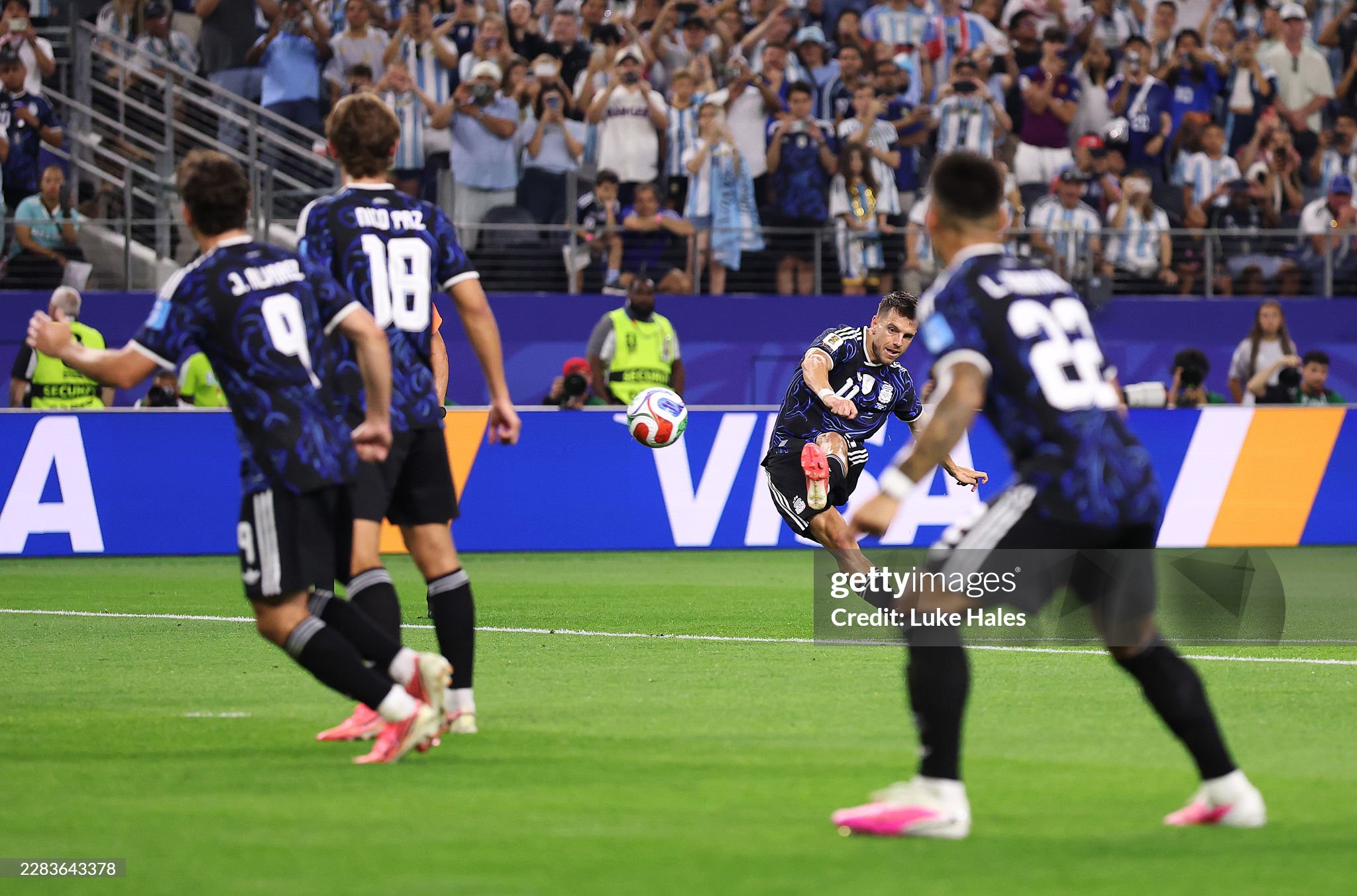 Argentina 3-1 Jordan (Hiệp 2): Messi sút phạt đẳng cấp, kéo dài kỉ lục ghi bàn ở World Cup - Ảnh 8.