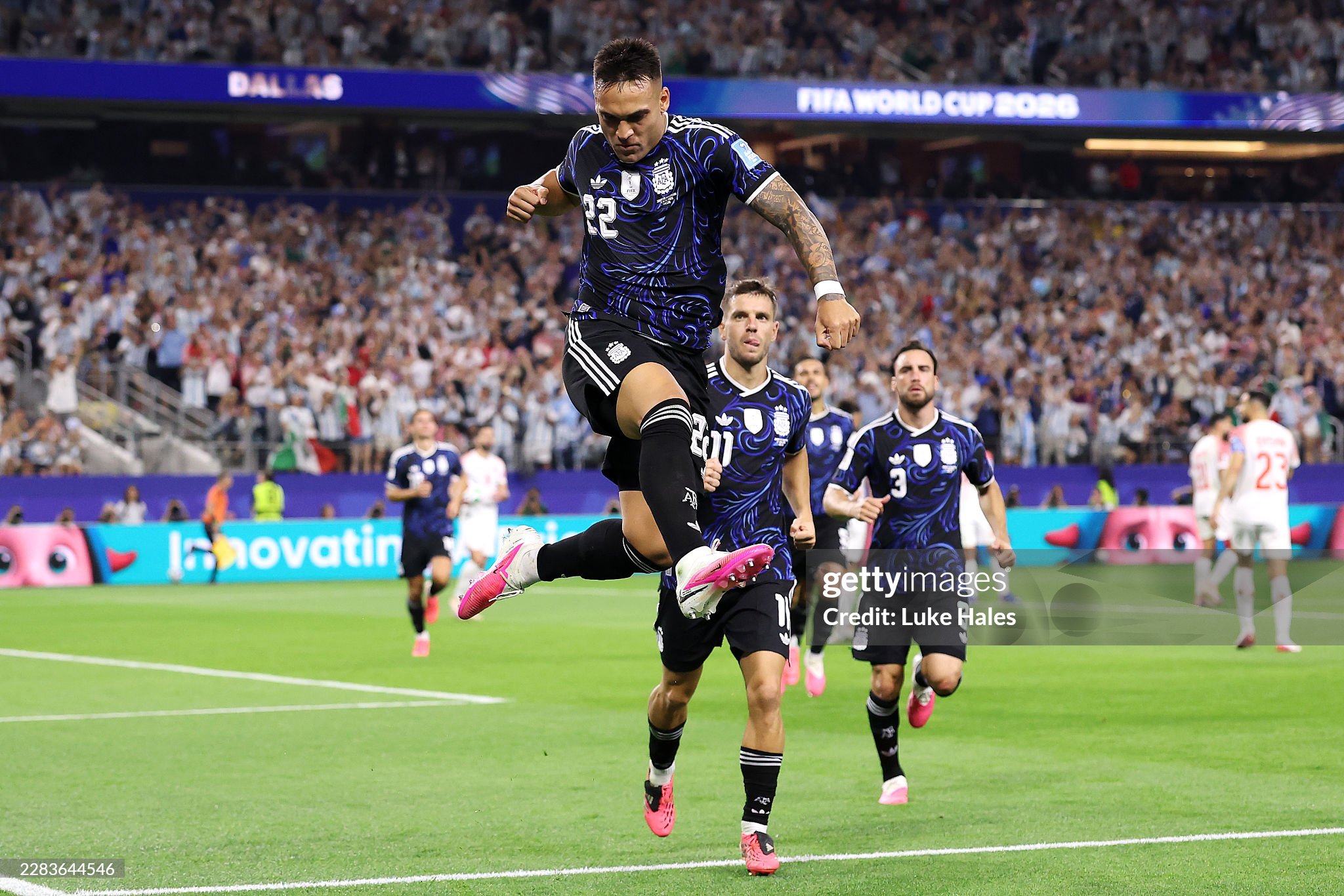 Argentina 3-1 Jordan (Hiệp 2): Messi sút phạt đẳng cấp, kéo dài kỉ lục ghi bàn ở World Cup - Ảnh 7.
