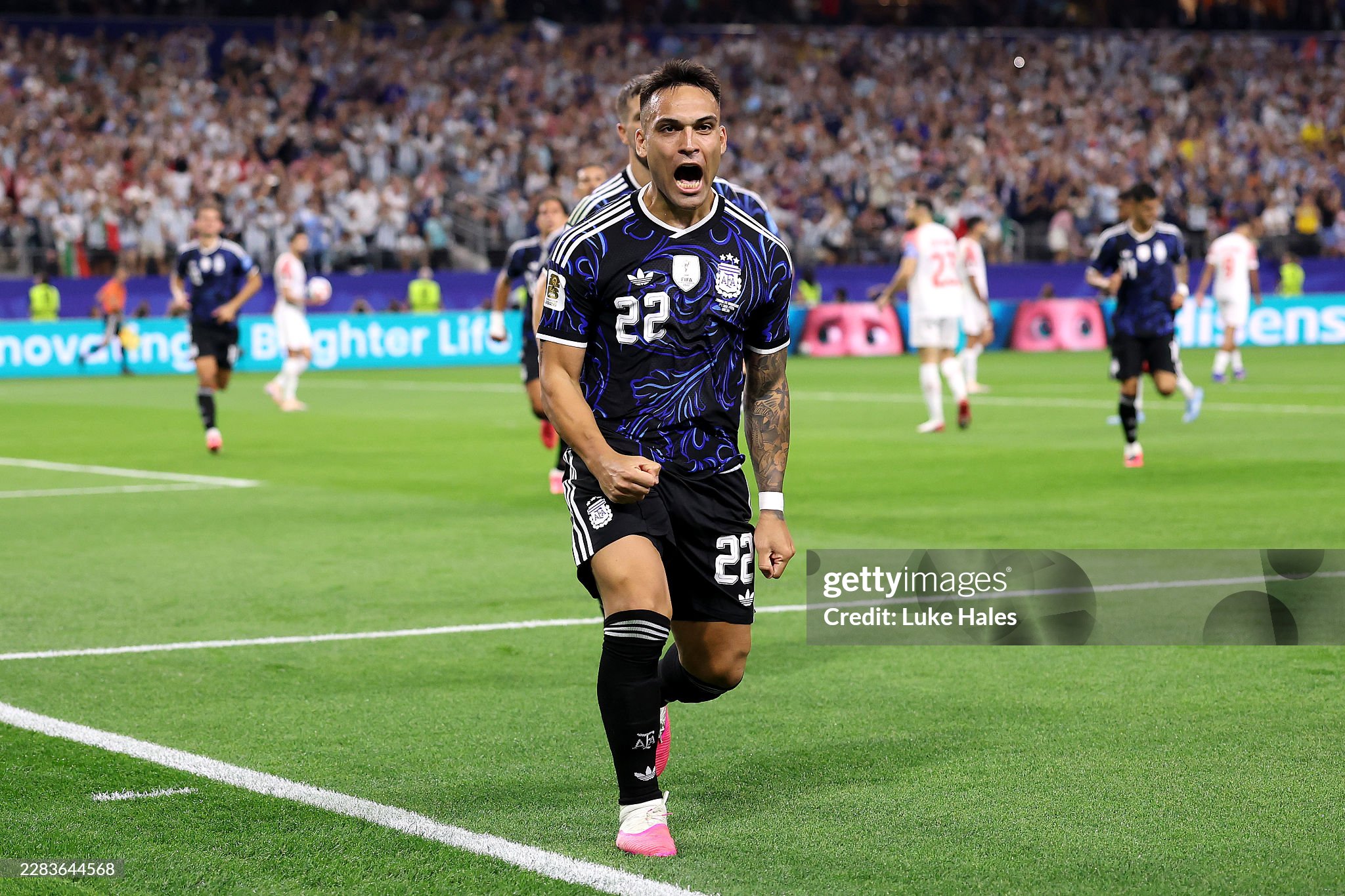 Argentina 3-1 Jordan (Hiệp 2): Messi sút phạt đẳng cấp, kéo dài kỉ lục ghi bàn ở World Cup - Ảnh 6.