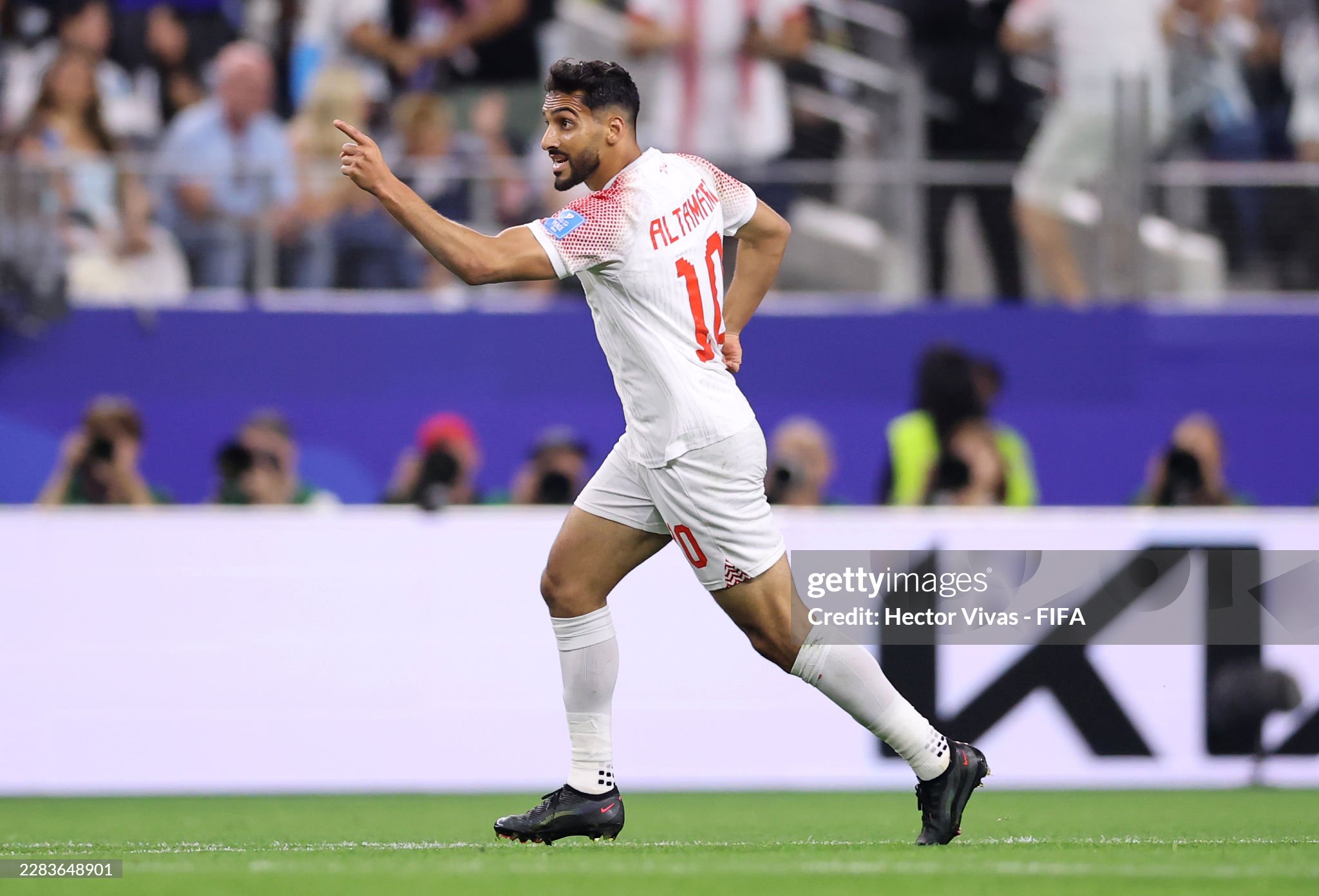 Argentina 3-1 Jordan (Hiệp 2): Messi sút phạt đẳng cấp, kéo dài kỉ lục ghi bàn ở World Cup - Ảnh 4.