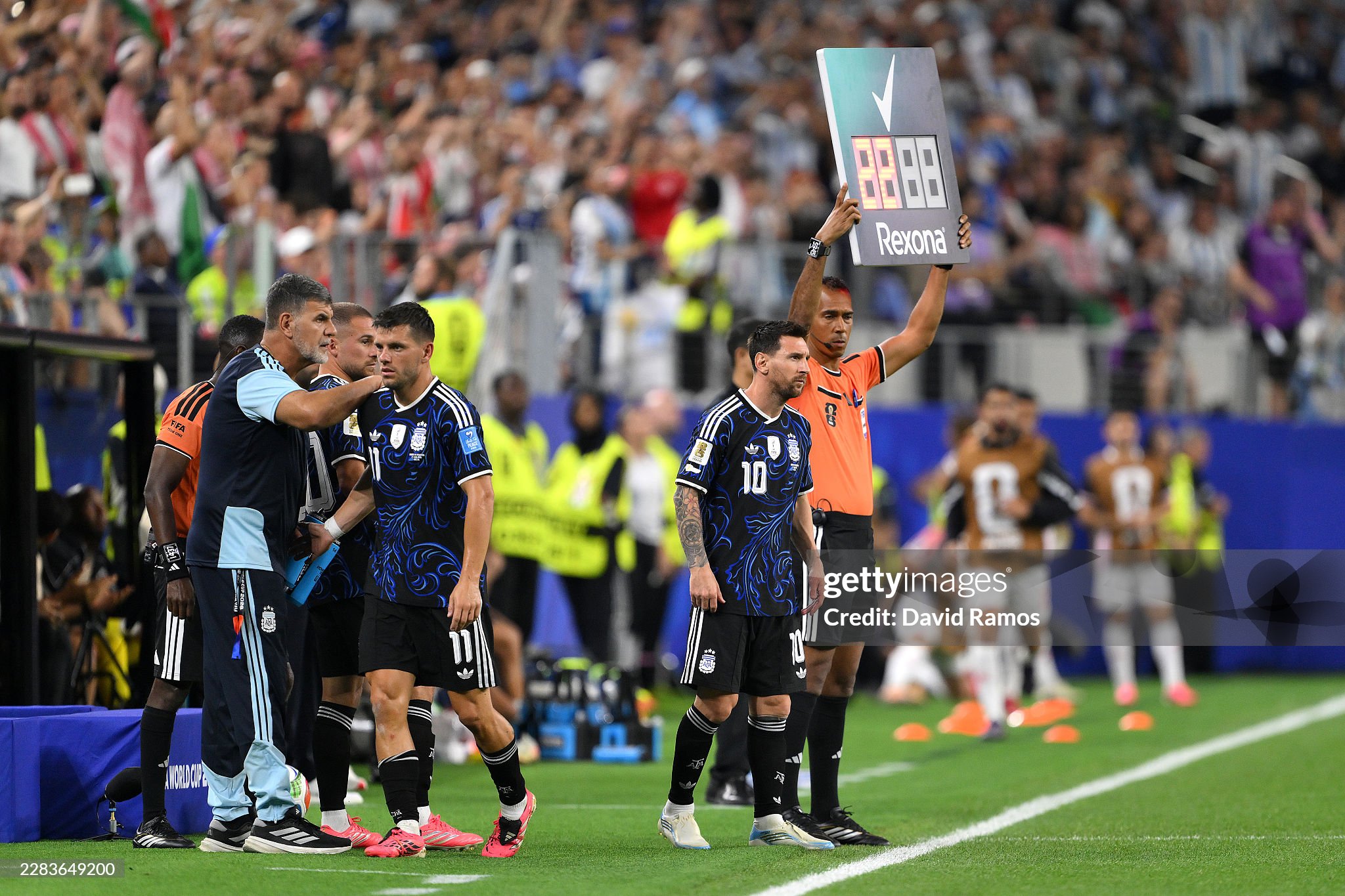 Argentina 3-1 Jordan (Hiệp 2): Messi sút phạt đẳng cấp, kéo dài kỉ lục ghi bàn ở World Cup - Ảnh 2.