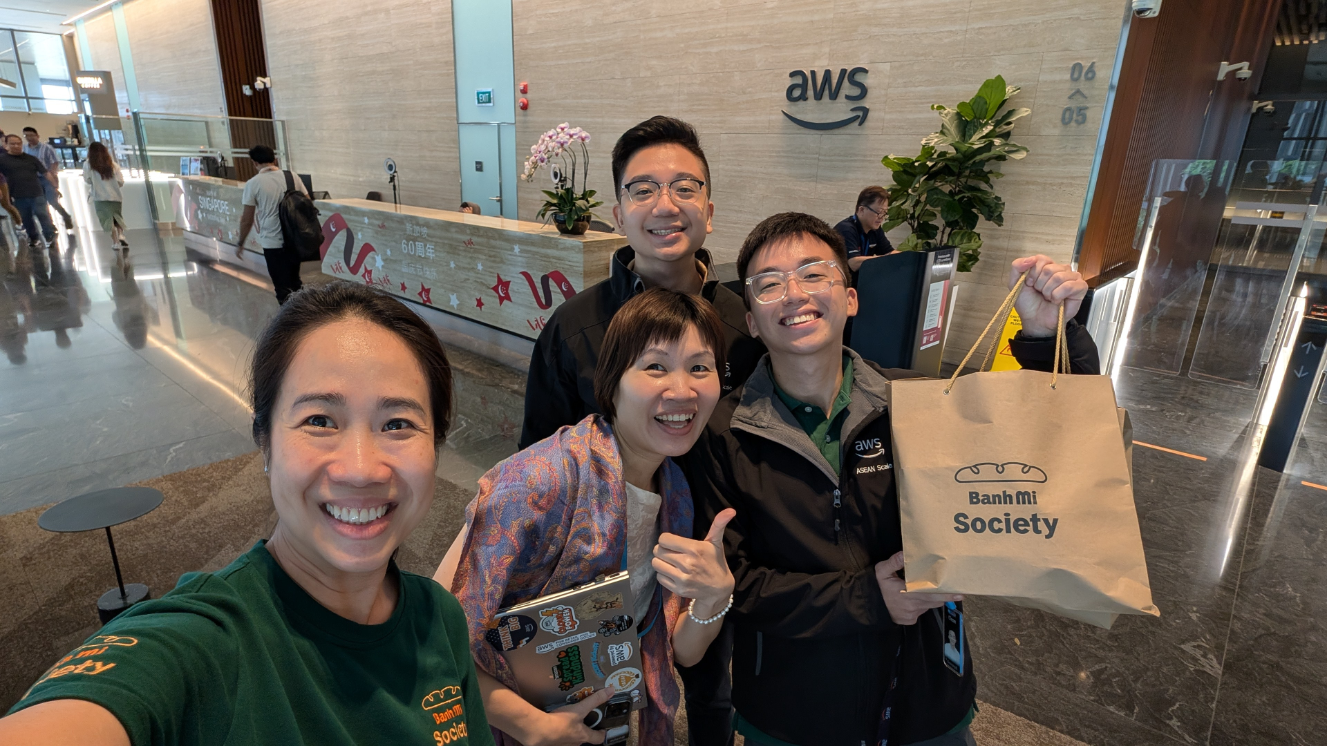 Từ giám đốc Google đến người đứng nướng thịt ở Singapore: ‘Một năm bán bánh mì, tôi hiểu hơn giá trị của lao động’- Ảnh 2.