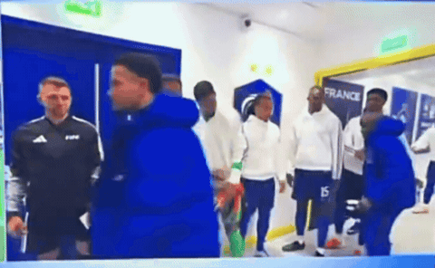 8,2 triệu người xem Kanté phớt lờ, không bắt tay với Mbappé, nghi vấn tuyển Pháp lục đục trước World Cup 2026- Ảnh 1. 8,2 triệu người xem Kanté phớt lờ, không bắt tay với Mbappé, nghi vấn tuyển Pháp lục đục trước World Cup 2026- Ảnh 1.