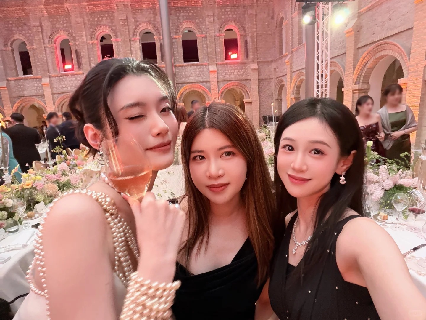 Hôn lễ xa hoa của thiếu gia và nàng 