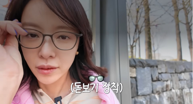 Hậu lĩnh án tù, Hwang Jung Eum tóc bạc đầy đầu đeo kính lão bệ rạc tới mức không ai nhận ra nổi- Ảnh 2.