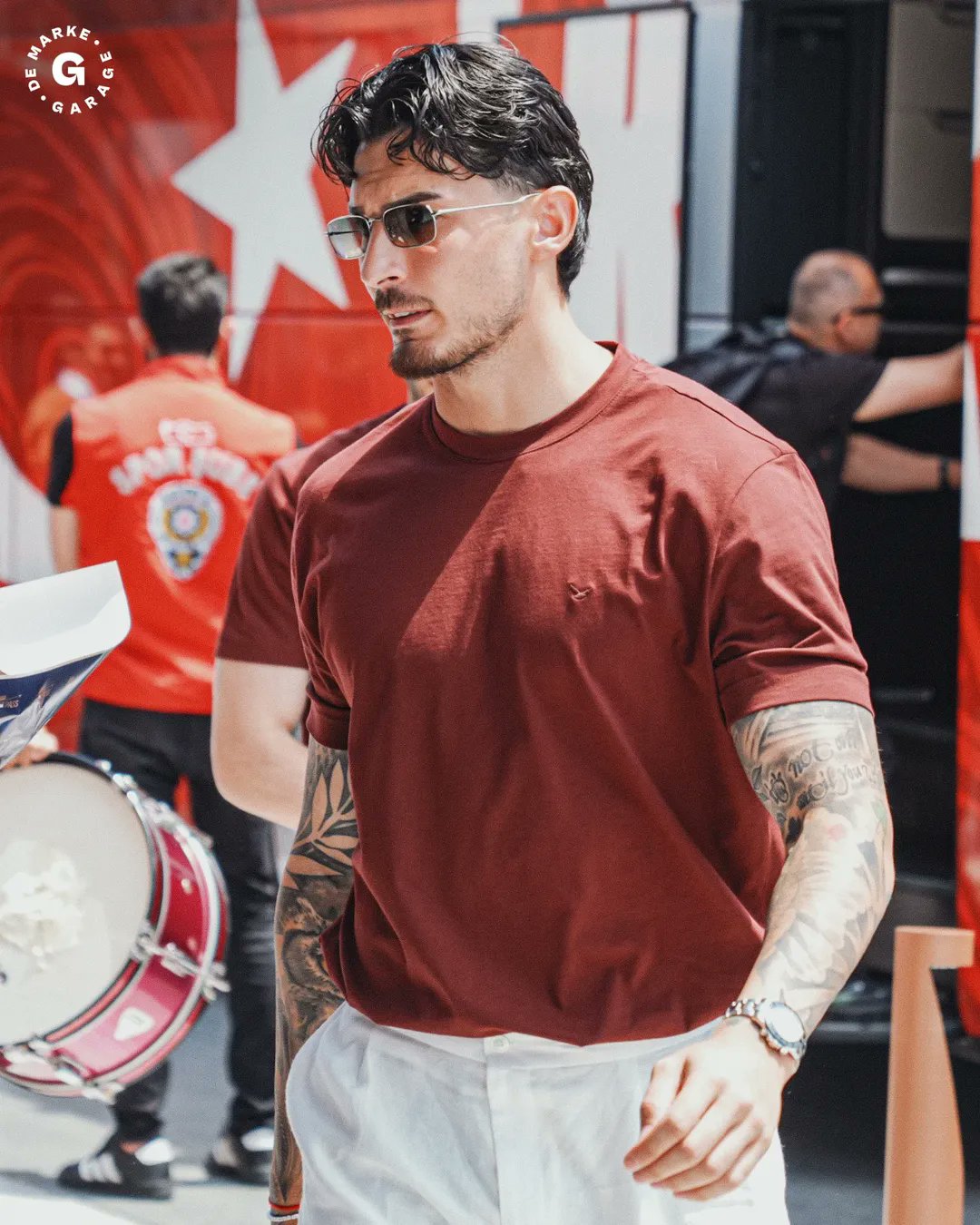 World Cup 2026 biến thành Fashion Week: Sân bay toàn trai đẹp mặc chất, đội tuyển 52 năm mới quay lại 