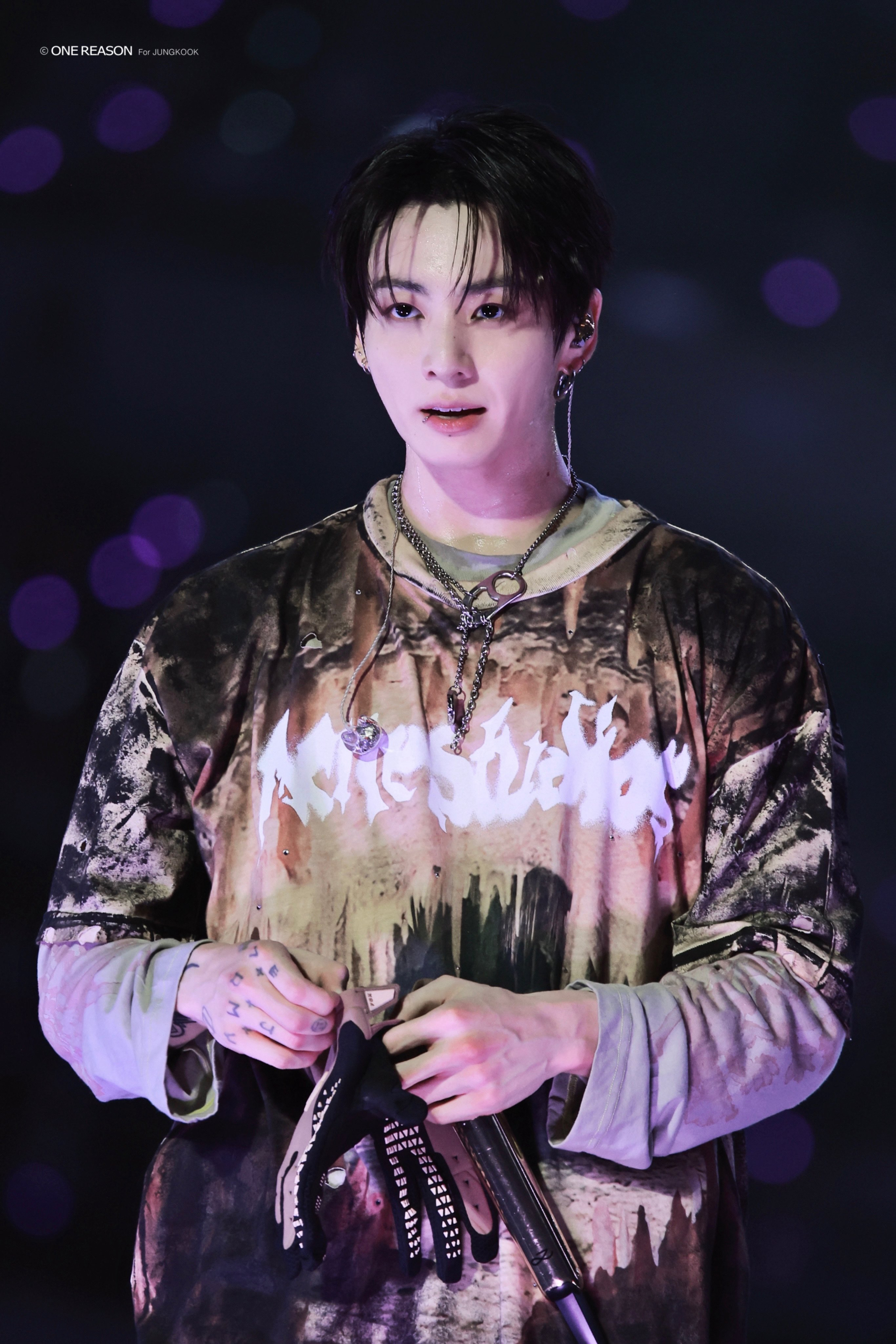 Chiếc quần "thần thánh" của Việt Nam đến tay Jung Kook 1 năm sau khi Rosé "khơi mào"- Ảnh 4.