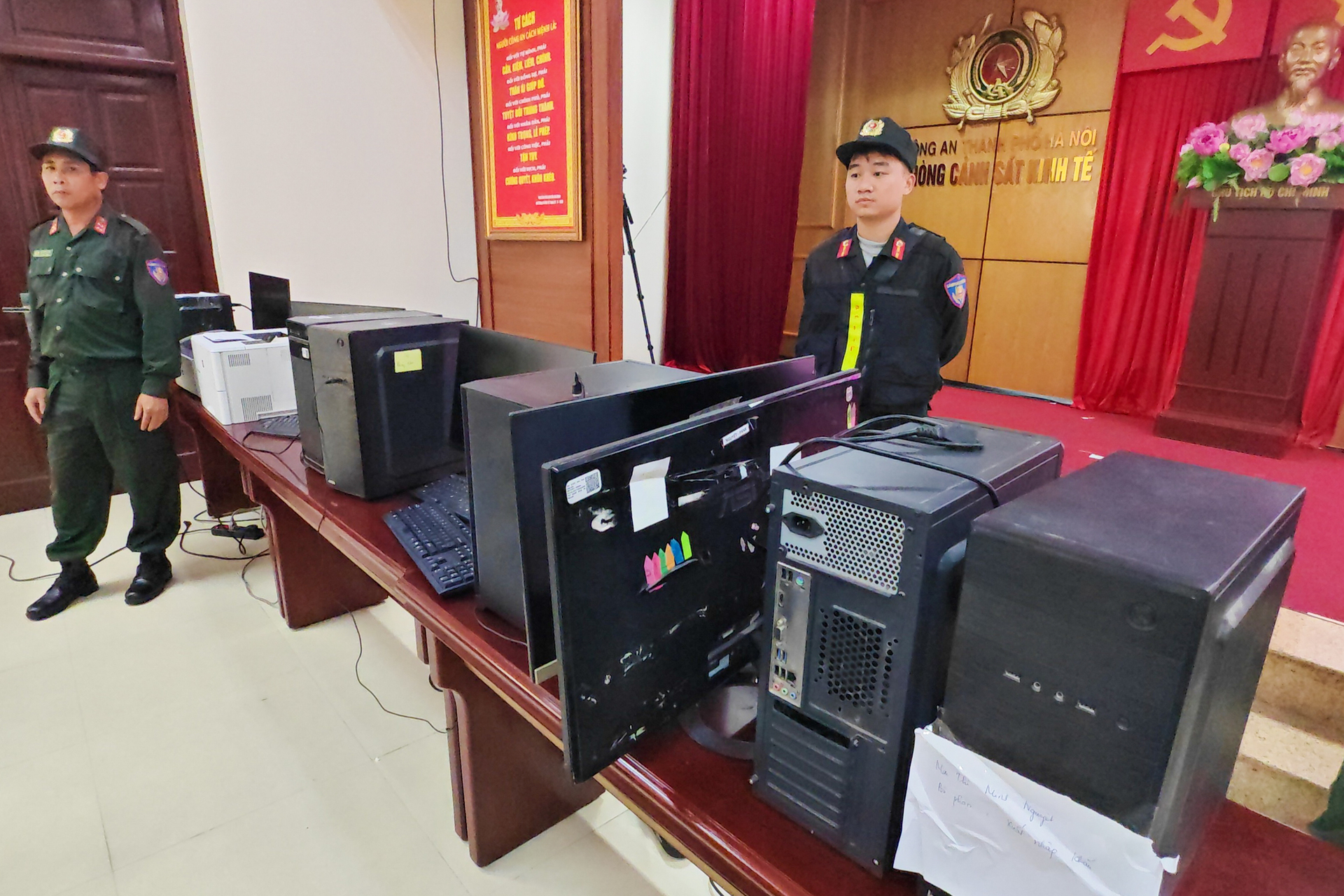 Cận cảnh những tập hợp đồng mua bán kỳ nghỉ khiến 493 người mất hơn 181 tỷ đồng- Ảnh 9.