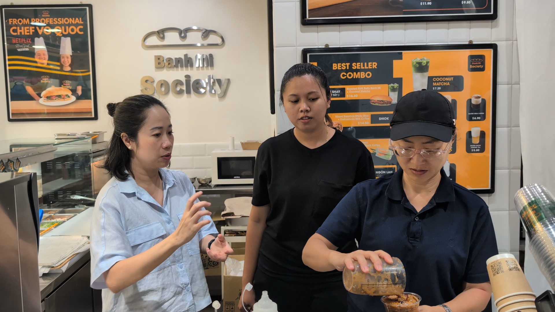 Từ giám đốc Google đến người đứng nướng thịt ở Singapore: ‘Một năm bán bánh mì, tôi hiểu hơn giá trị của lao động’- Ảnh 6.