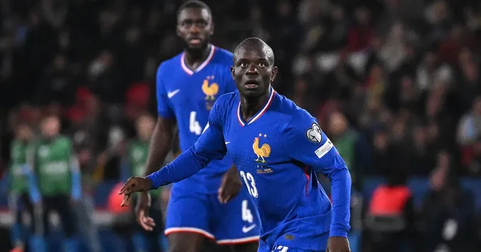 8,2 triệu người xem Kanté phớt lờ, không bắt tay với Mbappé, nghi vấn tuyển Pháp lục đục trước World Cup 2026- Ảnh 3. 8,2 triệu người xem Kanté phớt lờ, không bắt tay với Mbappé, nghi vấn tuyển Pháp lục đục trước World Cup 2026- Ảnh 3.