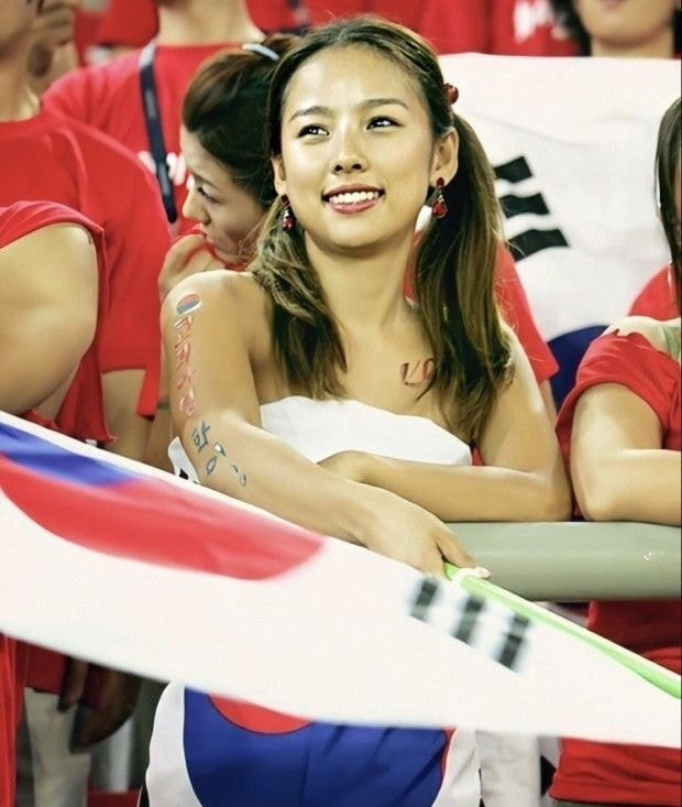 Ảnh Lee Hyori cổ vũ đội tuyển Hàn Quốc hot trở lại: Đúng là Ảnh Lee Hyori cổ vũ đội tuyển Hàn Quốc hot trở lại: Đúng là