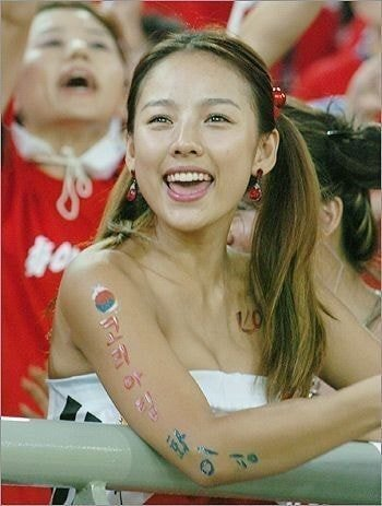 Ảnh Lee Hyori cổ vũ đội tuyển Hàn Quốc hot trở lại: Đúng là Ảnh Lee Hyori cổ vũ đội tuyển Hàn Quốc hot trở lại: Đúng là