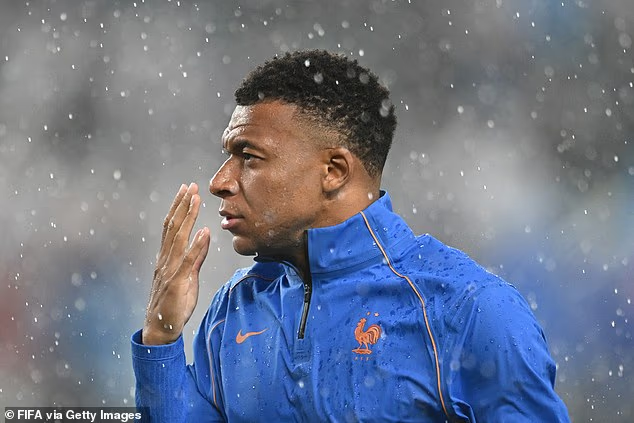 Nỗi lo lớn ở lượt cuối vòng bảng World Cup 2026: Giông bão có thể làm tái diễn trận đấu đáng xấu hổ nhất lịch sử bóng đá- Ảnh 1.