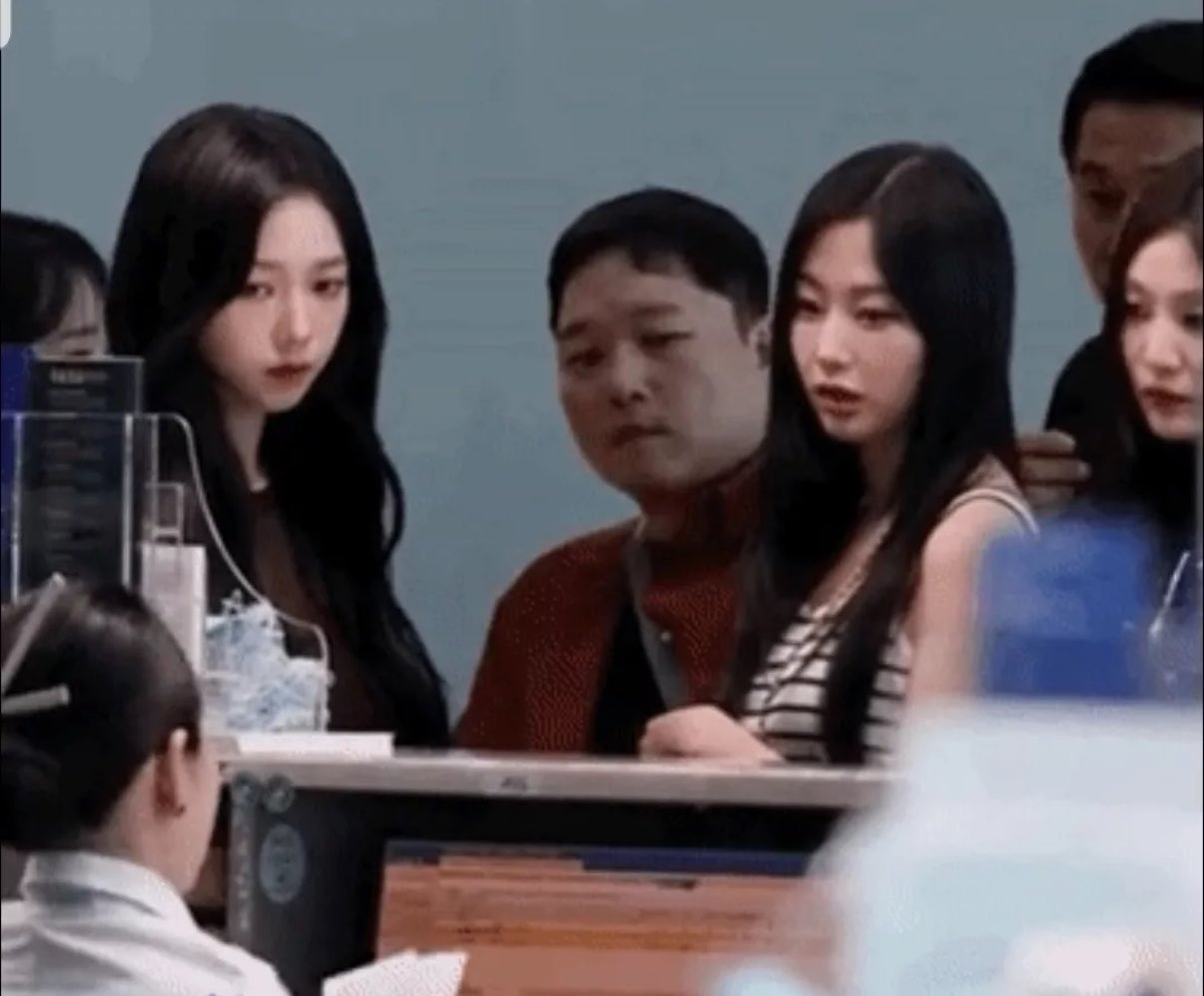 Jennie, aespa "nằm không cũng dính đạn" trong vụ bê bối sân bay của "Công chúa Kpop"?- Ảnh 1. Jennie, aespa "nằm không cũng dính đạn" trong vụ bê bối sân bay của "Công chúa Kpop"?- Ảnh 1.