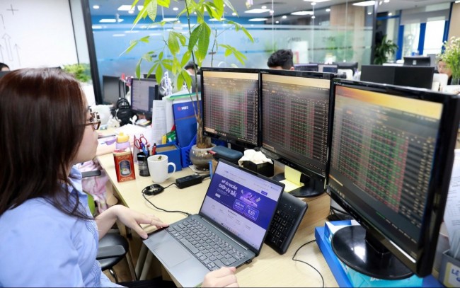 Chứng khoán ngày 1/6: Áp lực bán gia tăng, VN-Index giảm điểm trong ngày đầu tháng 6