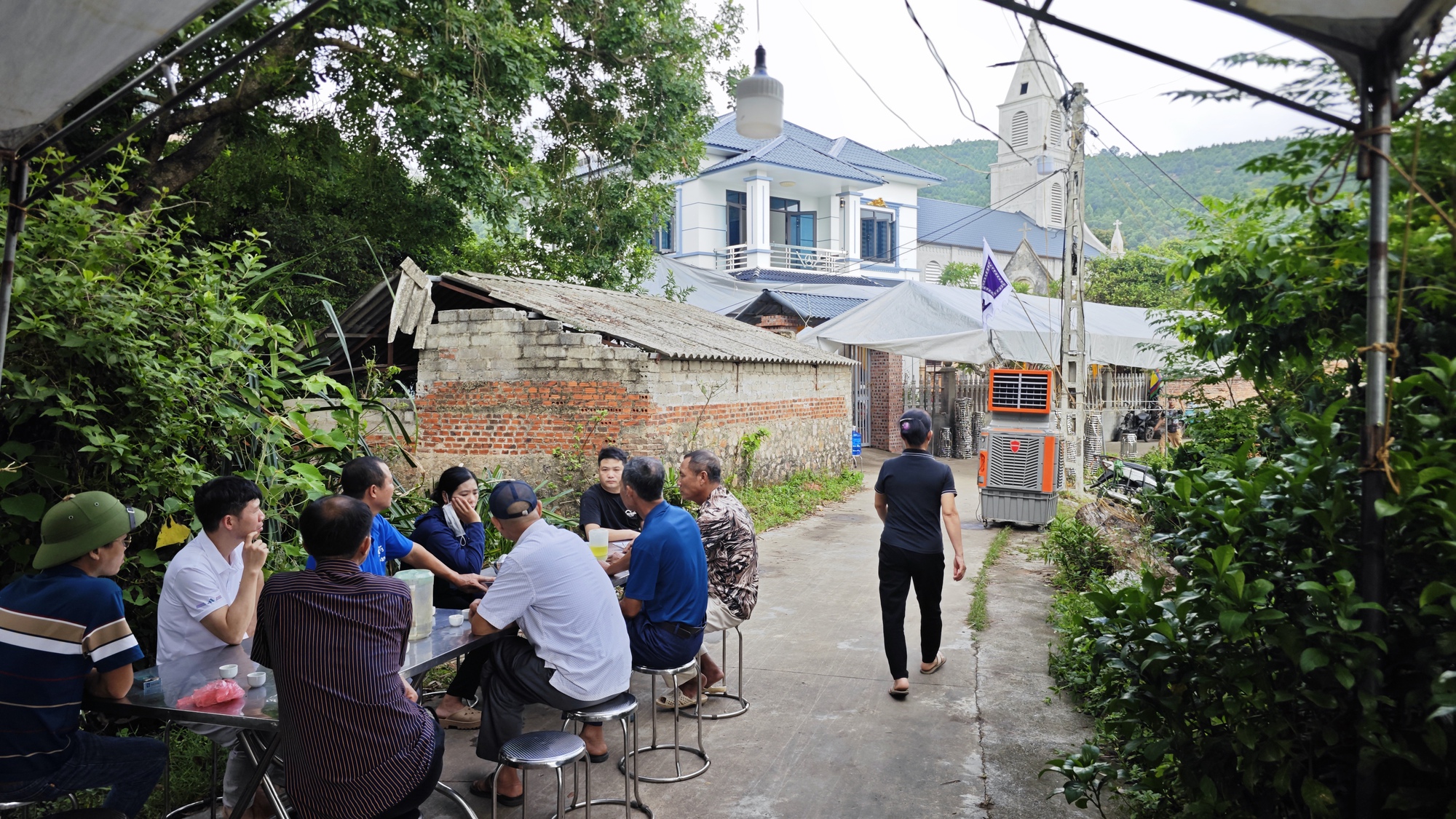 Xót xa tang lễ của 3 mẹ con bị sát hại trong vụ án mạng kinh hoàng tại Bắc Ninh- Ảnh 2. Xót xa tang lễ của 3 mẹ con bị sát hại trong vụ án mạng kinh hoàng tại Bắc Ninh- Ảnh 2.