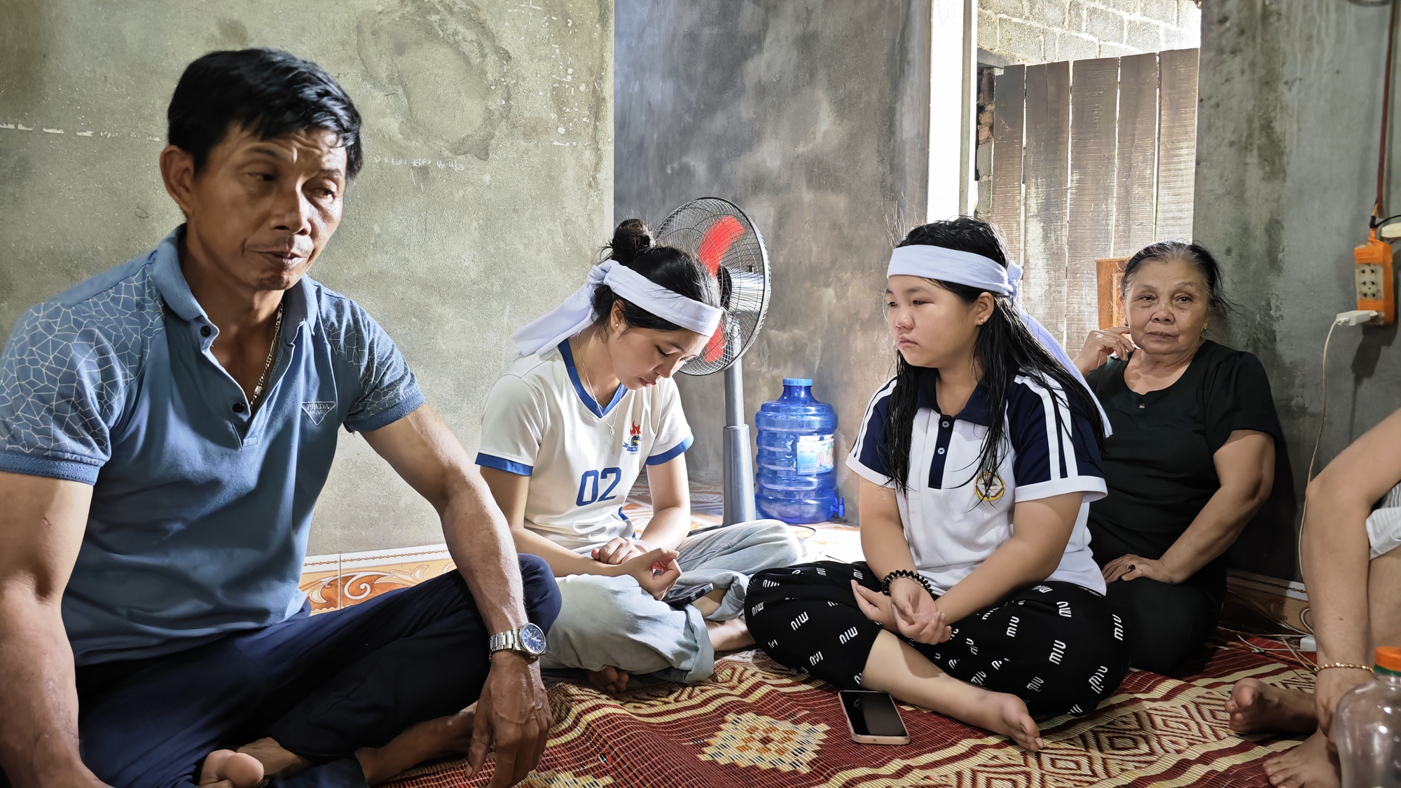 Xót xa cuộc gọi dang dở của con gái nam tài xế tử vong dưới hố cống sâu 5m: Xót xa cuộc gọi dang dở của con gái nam tài xế tử vong dưới hố cống sâu 5m: