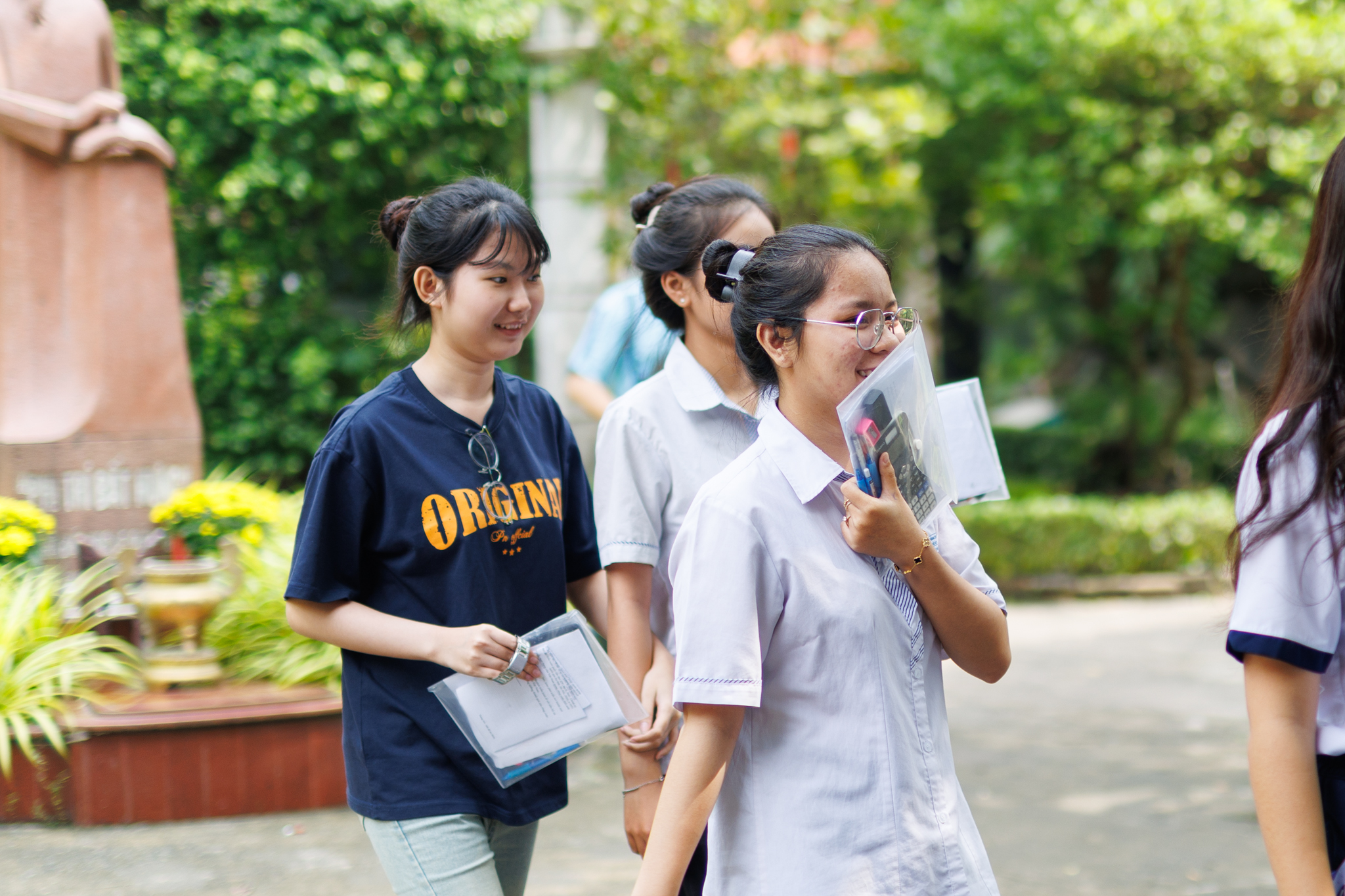 Kết thúc thời gian làm bài môn tự chọn - buổi cuối cùng thi tốt nghiệp THPT 2026! - Ảnh 6.