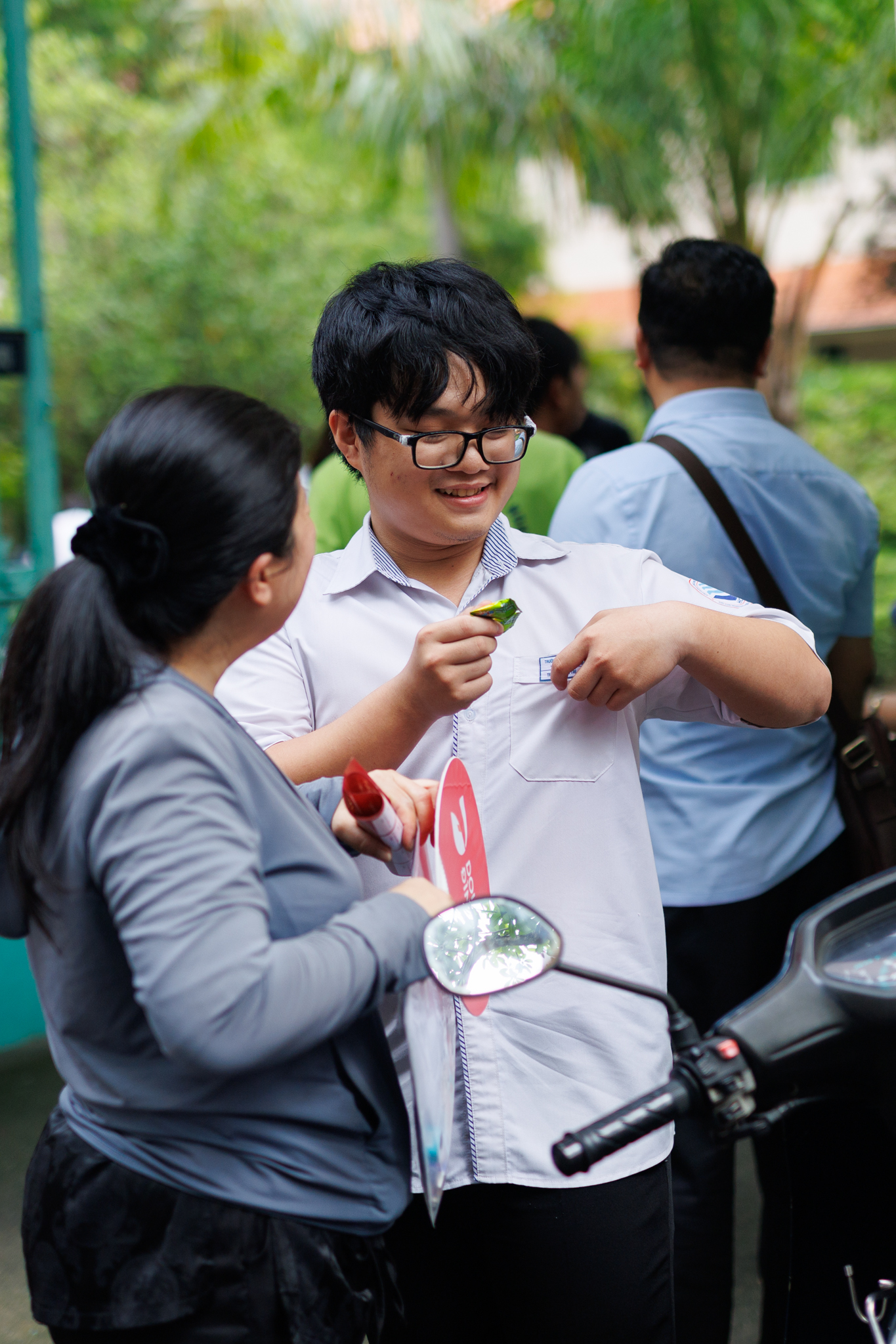 Kết thúc thời gian làm bài môn tự chọn - buổi cuối cùng thi tốt nghiệp THPT 2026! - Ảnh 1.