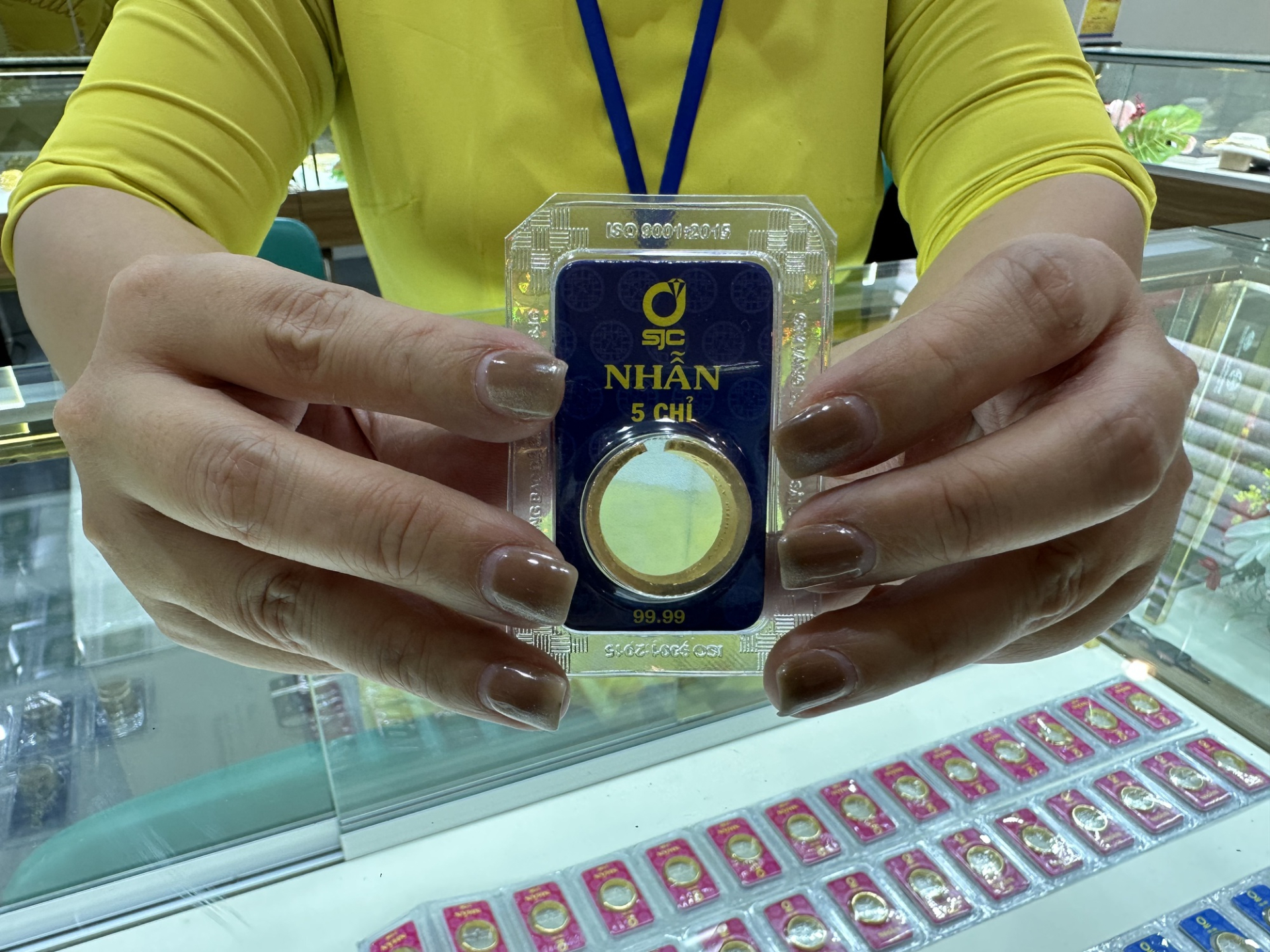 Khoản lỗ của người mua vàng vào ngày Thần Tài- Ảnh 2.