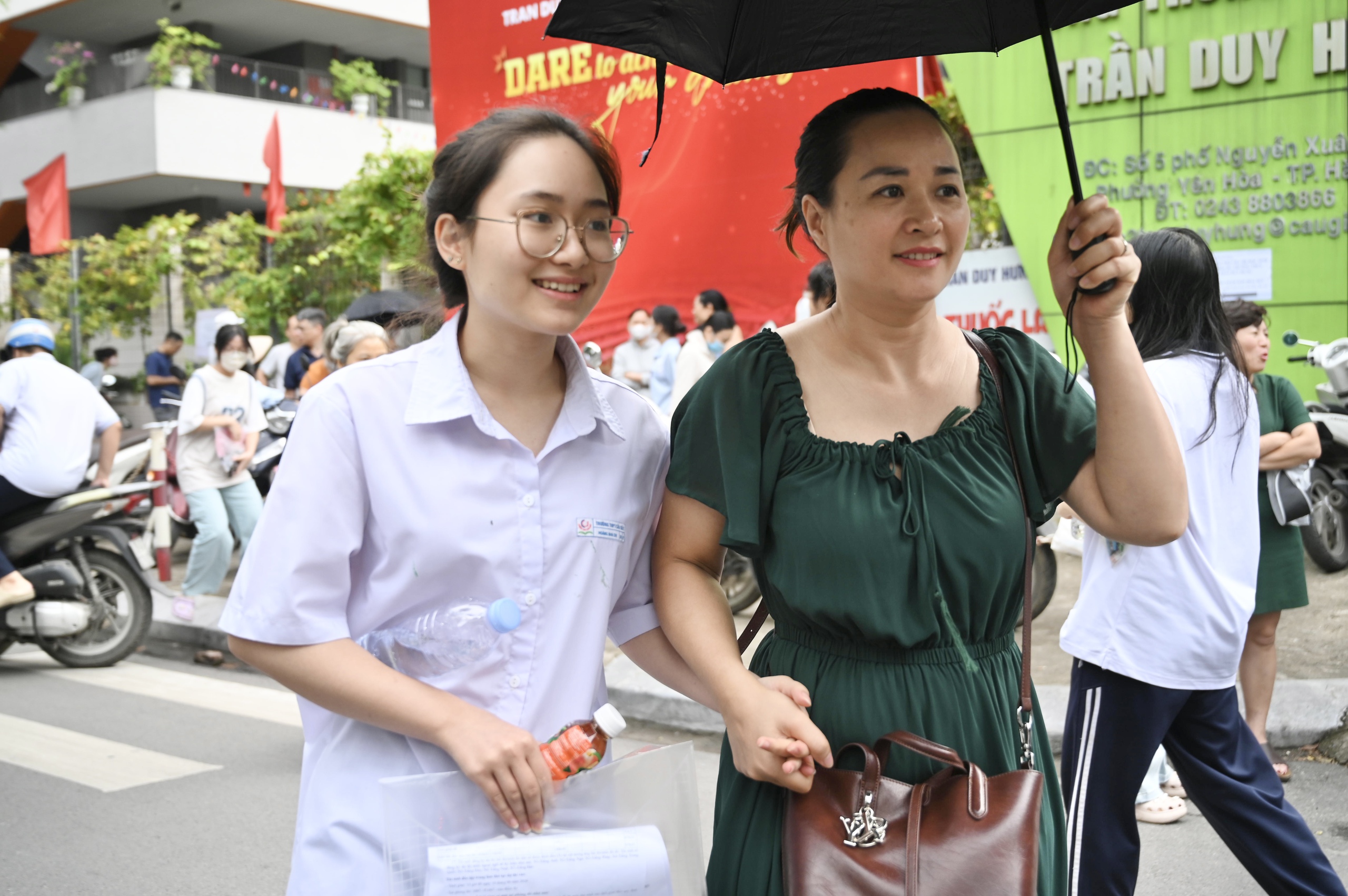 Kết thúc thời gian làm bài môn tự chọn - buổi cuối cùng thi tốt nghiệp THPT 2026! - Ảnh 18.
