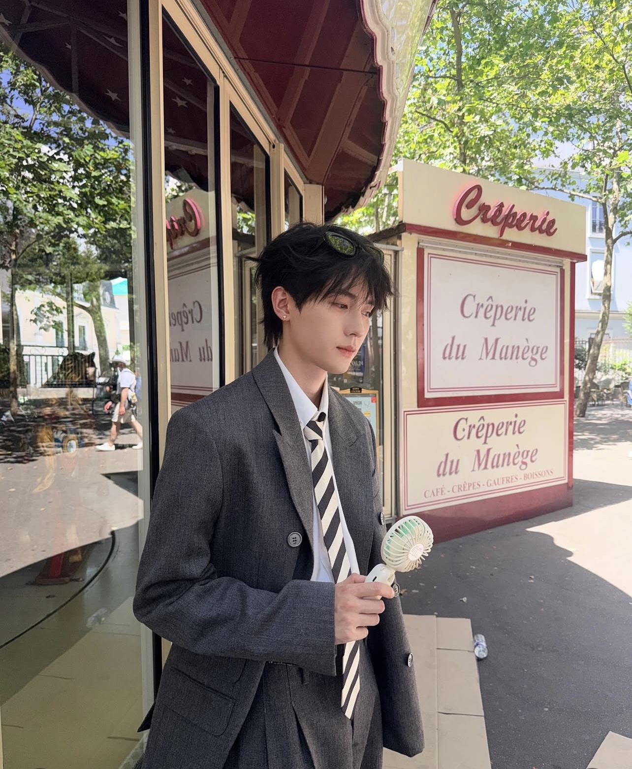 "Chảo lửa" Paris nóng 40 độ nhưng dàn khách mời vẫn thời trang chấp thời tiết, ai nhìn cũng muốn đổ mồ hôi hộ- Ảnh 6.