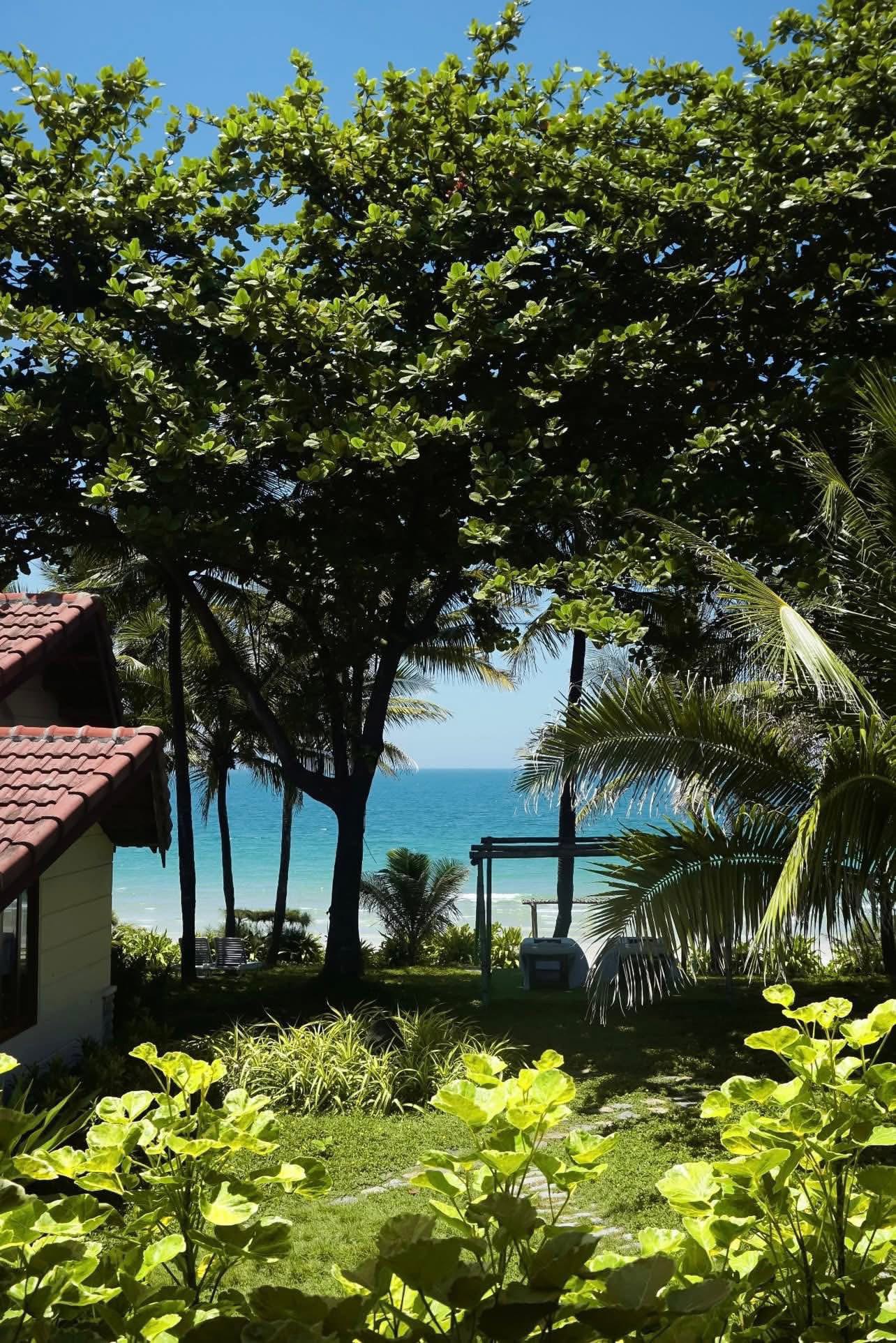 Đi mệt đến mức phải "lết" cát, bãi biển cách Nha Trang 49km này lại khiến khách Tây thảng thốt: "Đẹp nhất Việt Nam!"- Ảnh 6.