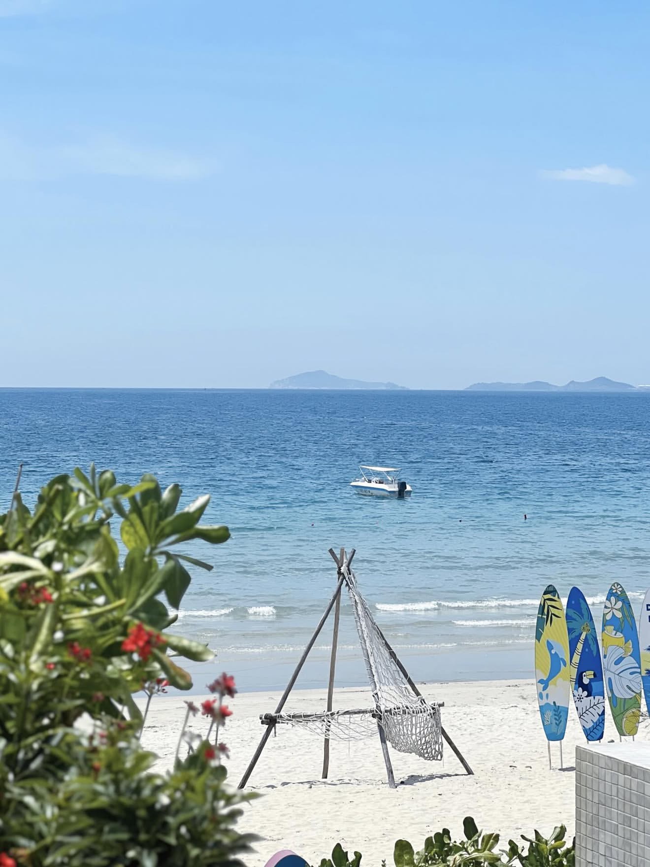 Đi mệt đến mức phải "lết" cát, bãi biển cách Nha Trang 49km này lại khiến khách Tây thảng thốt: "Đẹp nhất Việt Nam!"- Ảnh 7.