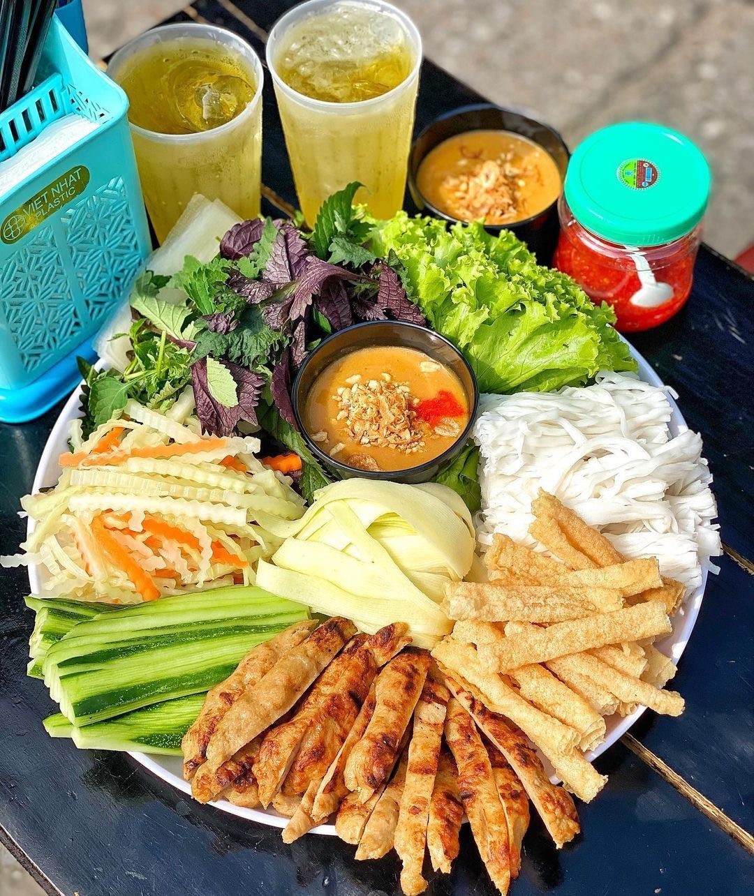 Đi mệt đến mức phải "lết" cát, bãi biển cách Nha Trang 49km này lại khiến khách Tây thảng thốt: "Đẹp nhất Việt Nam!"- Ảnh 13.