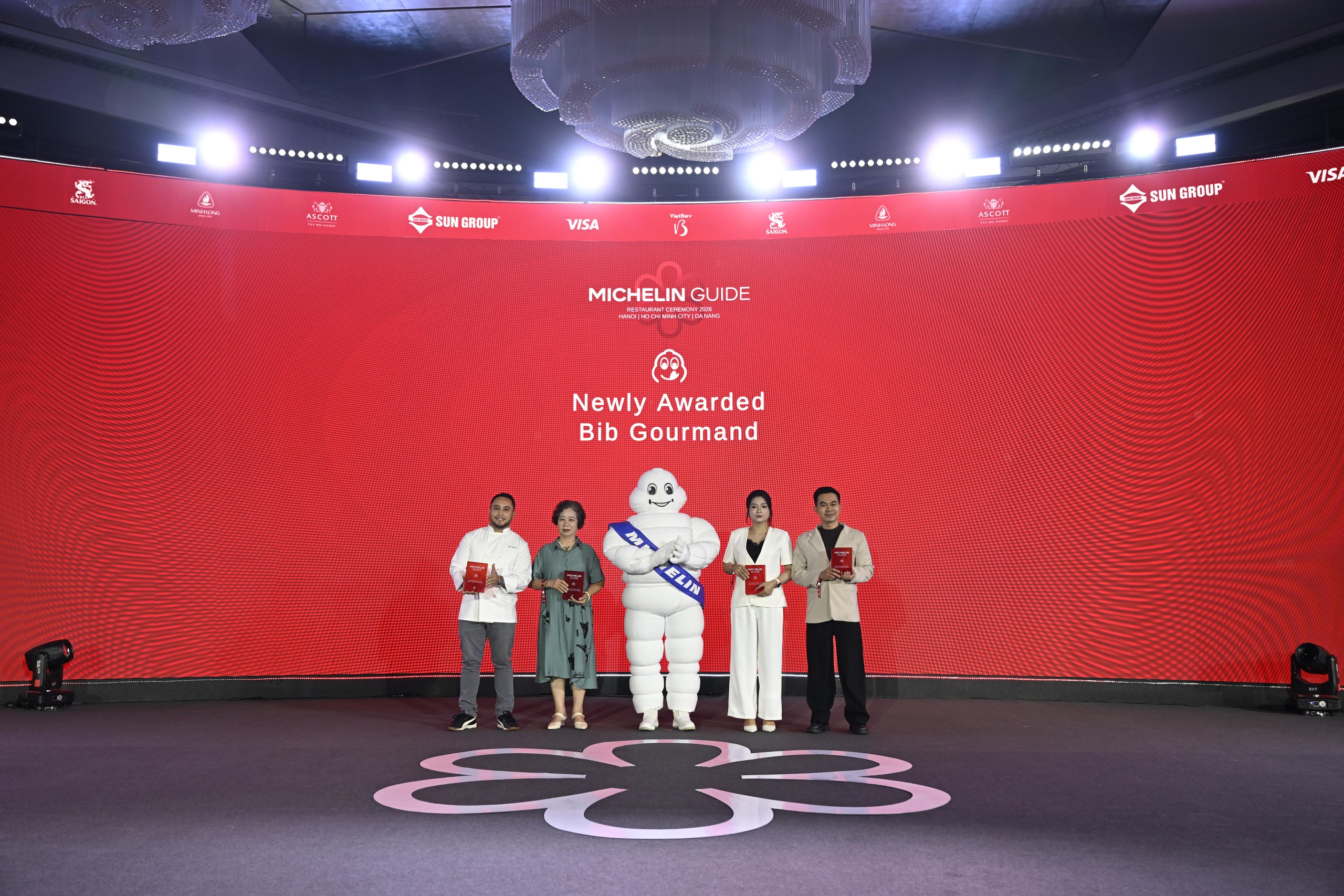 Michelin 2026 bùng nổ tranh cãi: Không hề có bánh mì trong danh sách Bib Gourmand, Bánh cuốn Bà Hoành lọt top gây khó hiểu - Ảnh 4.