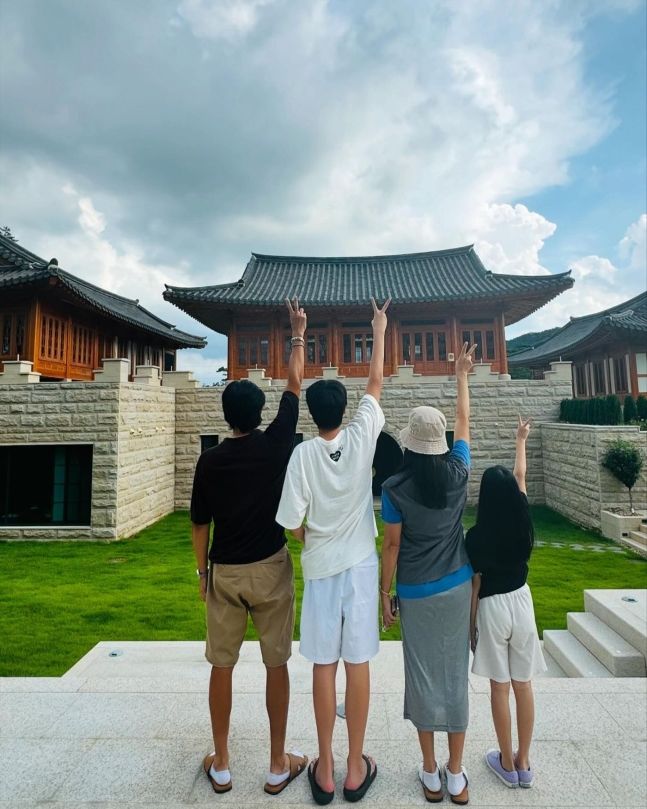 Không thể tin nổi đây lại là con trai Jang Dong Gun, nhìn mãi rồi mà vẫn thấy sốc- Ảnh 2.