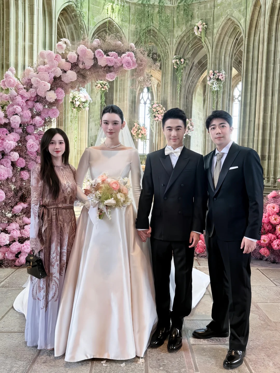 Hôn lễ xa hoa của thiếu gia và nàng 